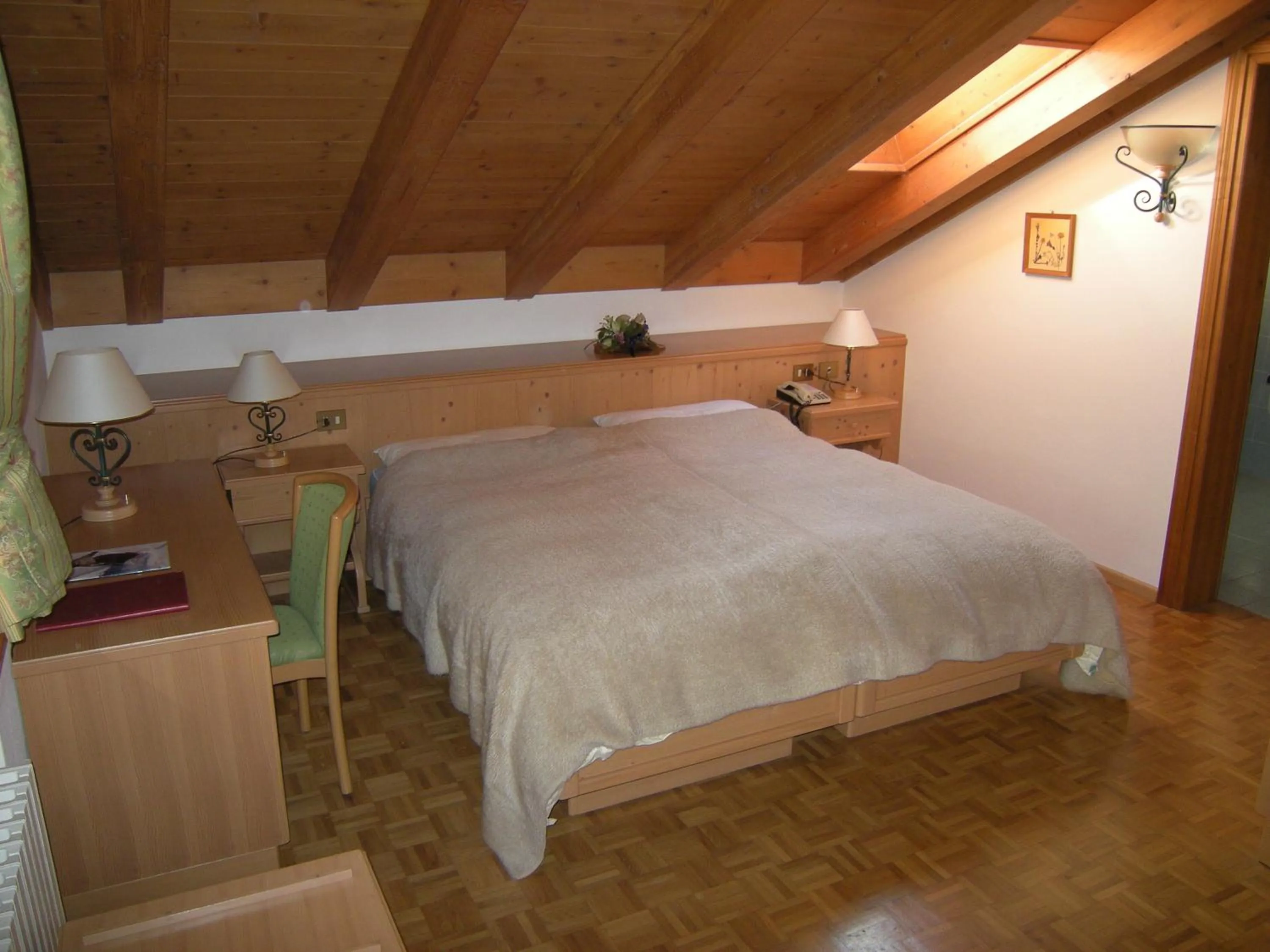 Bedroom, Bed in Hotel Piccolo Pocol