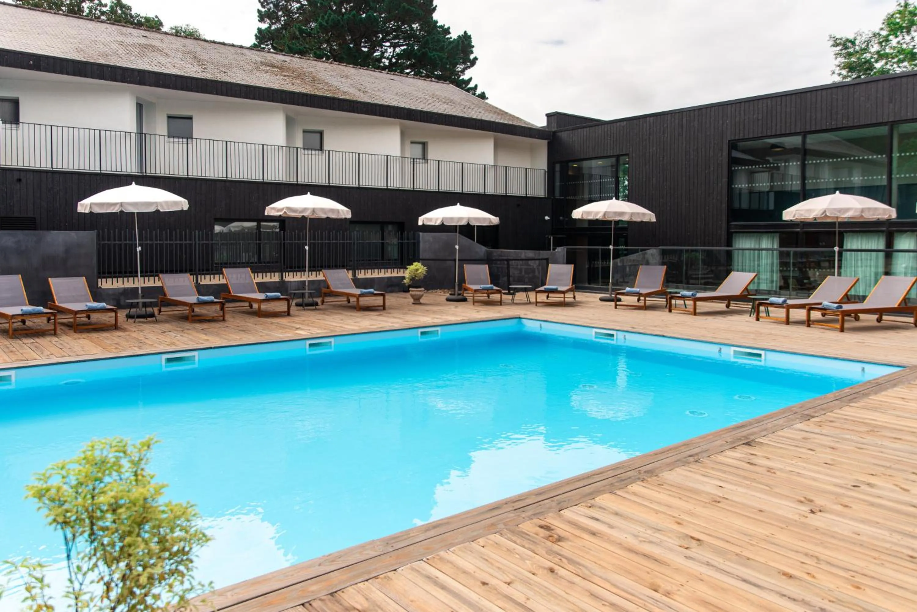 Swimming pool in La Maison OBONO Hôtel & Spa