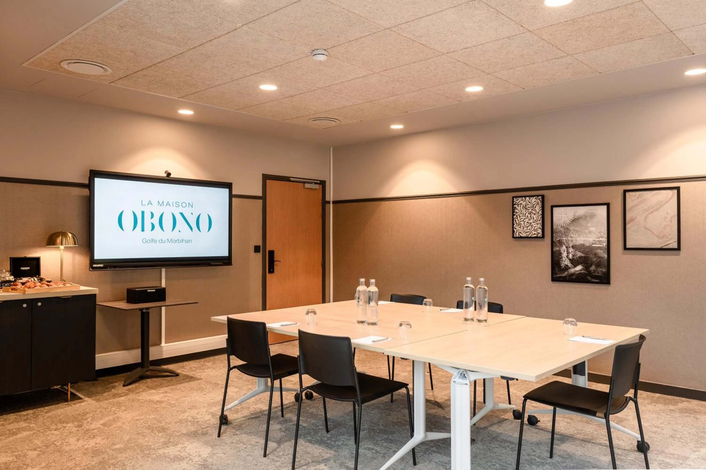 Meeting/conference room in La Maison OBONO Hôtel & Spa