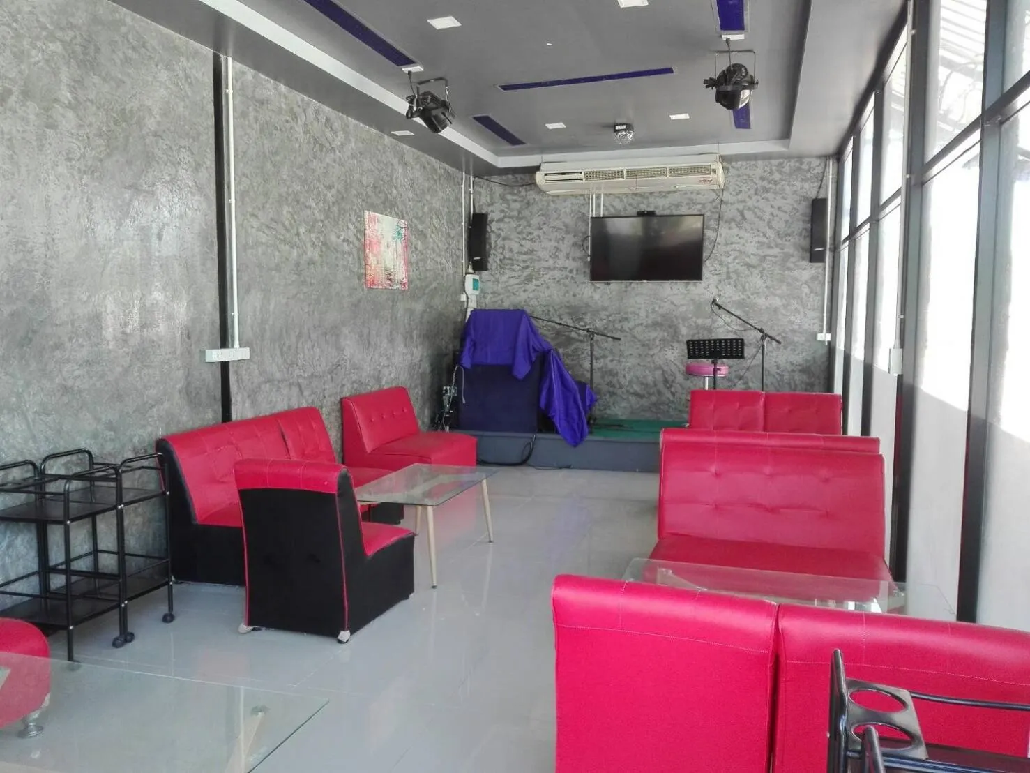 Entertainment in The Money Inn