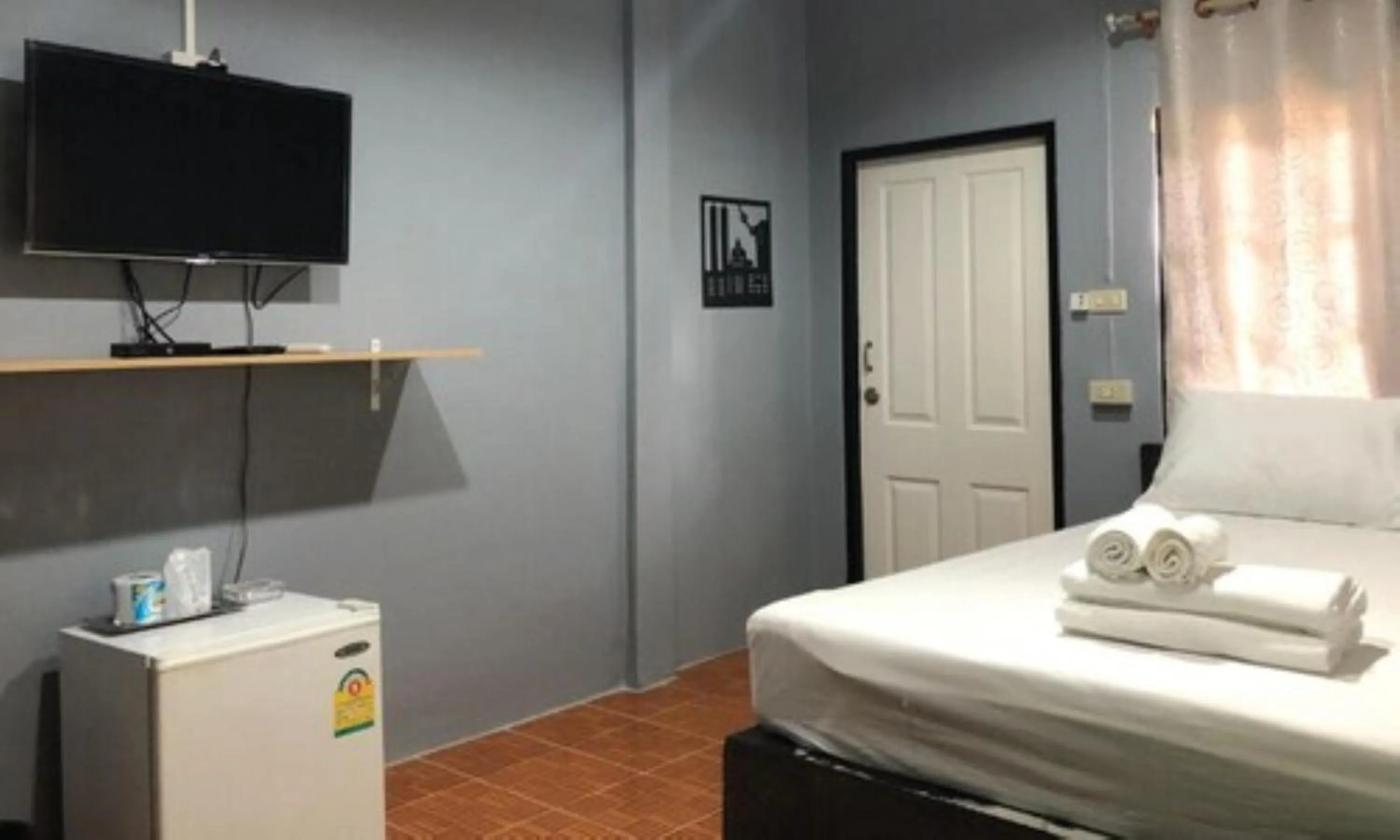 Bedroom, Bed in The Money Inn