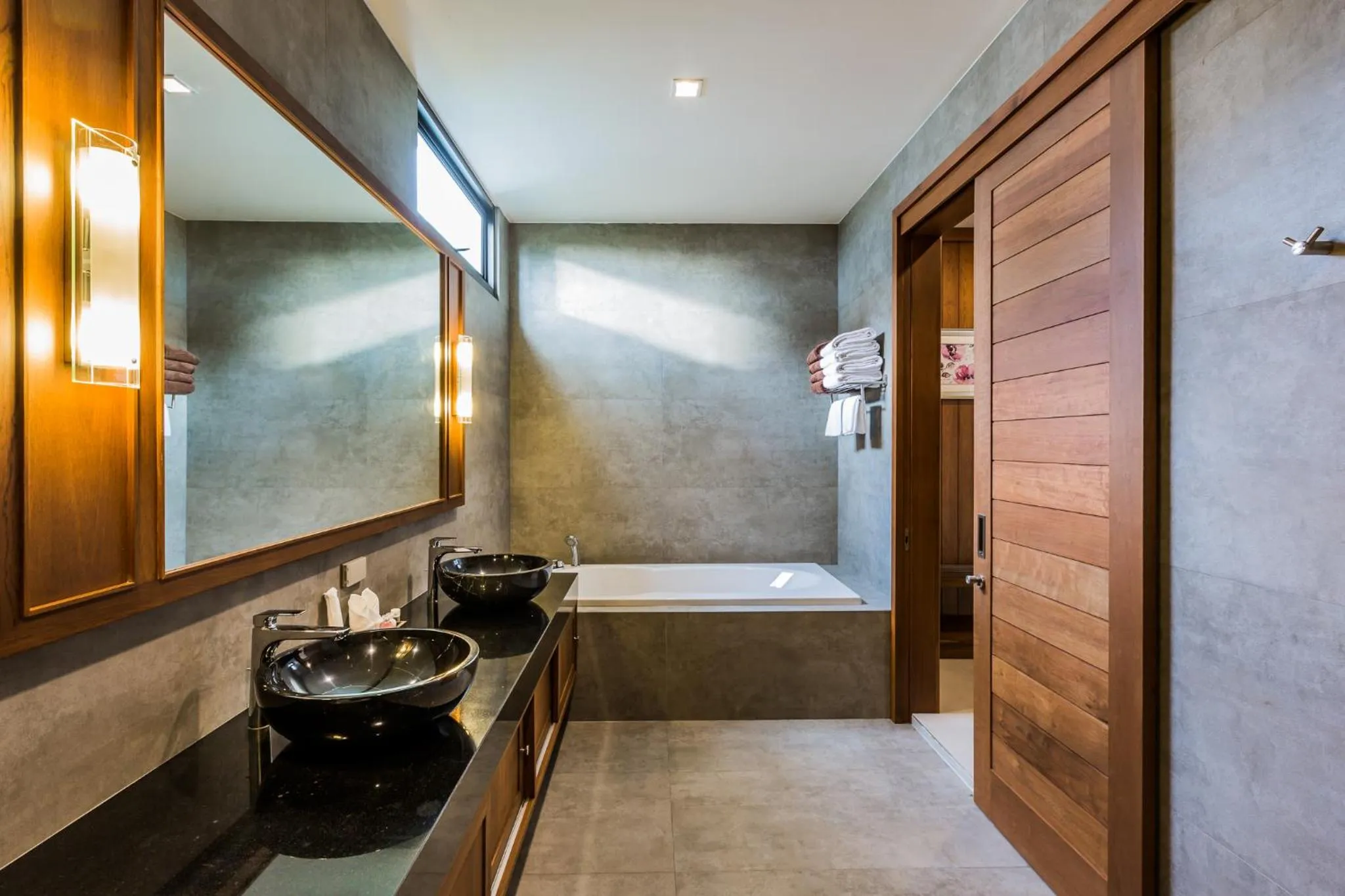 Shower in Villa Palavee (B1)