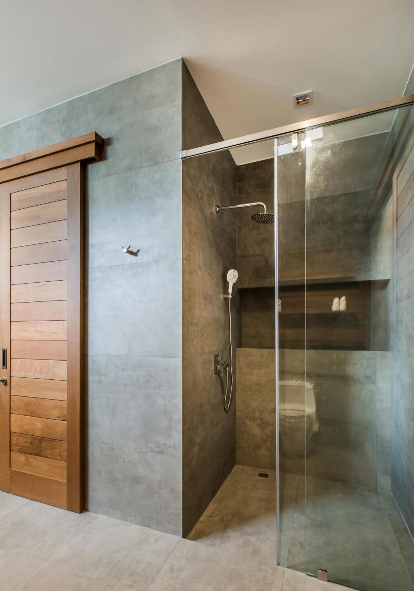 Shower in Villa Palavee (B1)