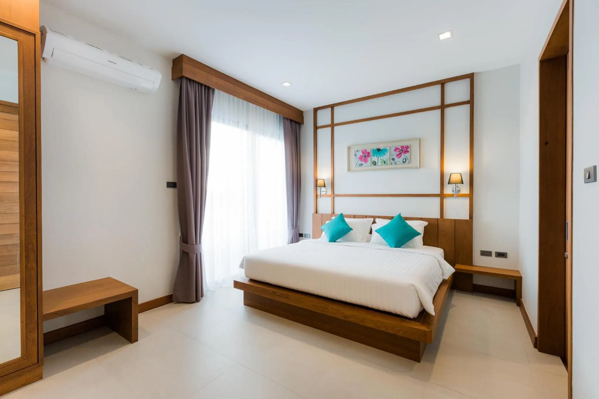 Shower, Bed in Villa Palavee (B1)