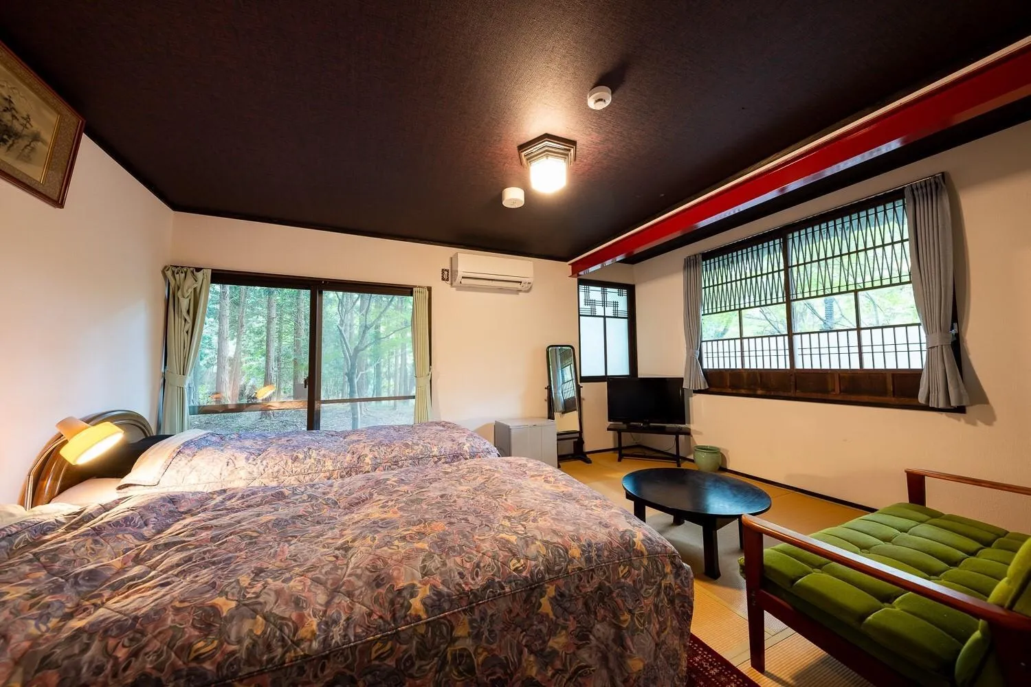 Bed in Taisho Yufu no Hana