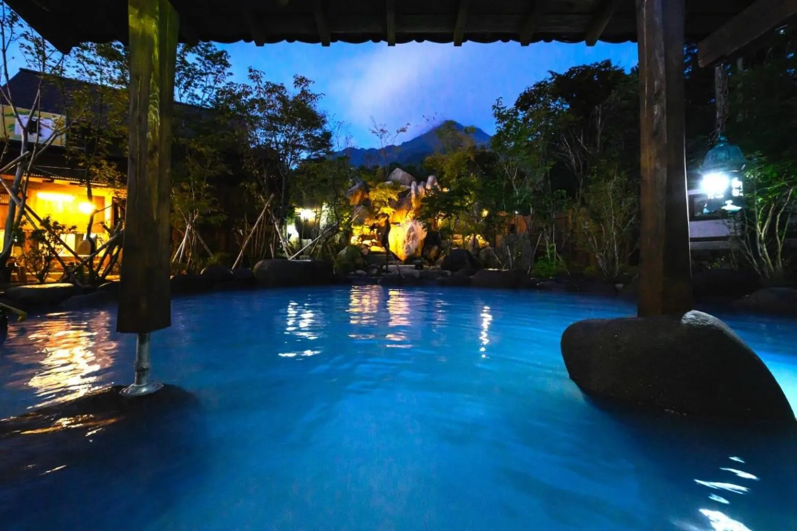 Hot Spring Bath in Taisho Yufu no Hana