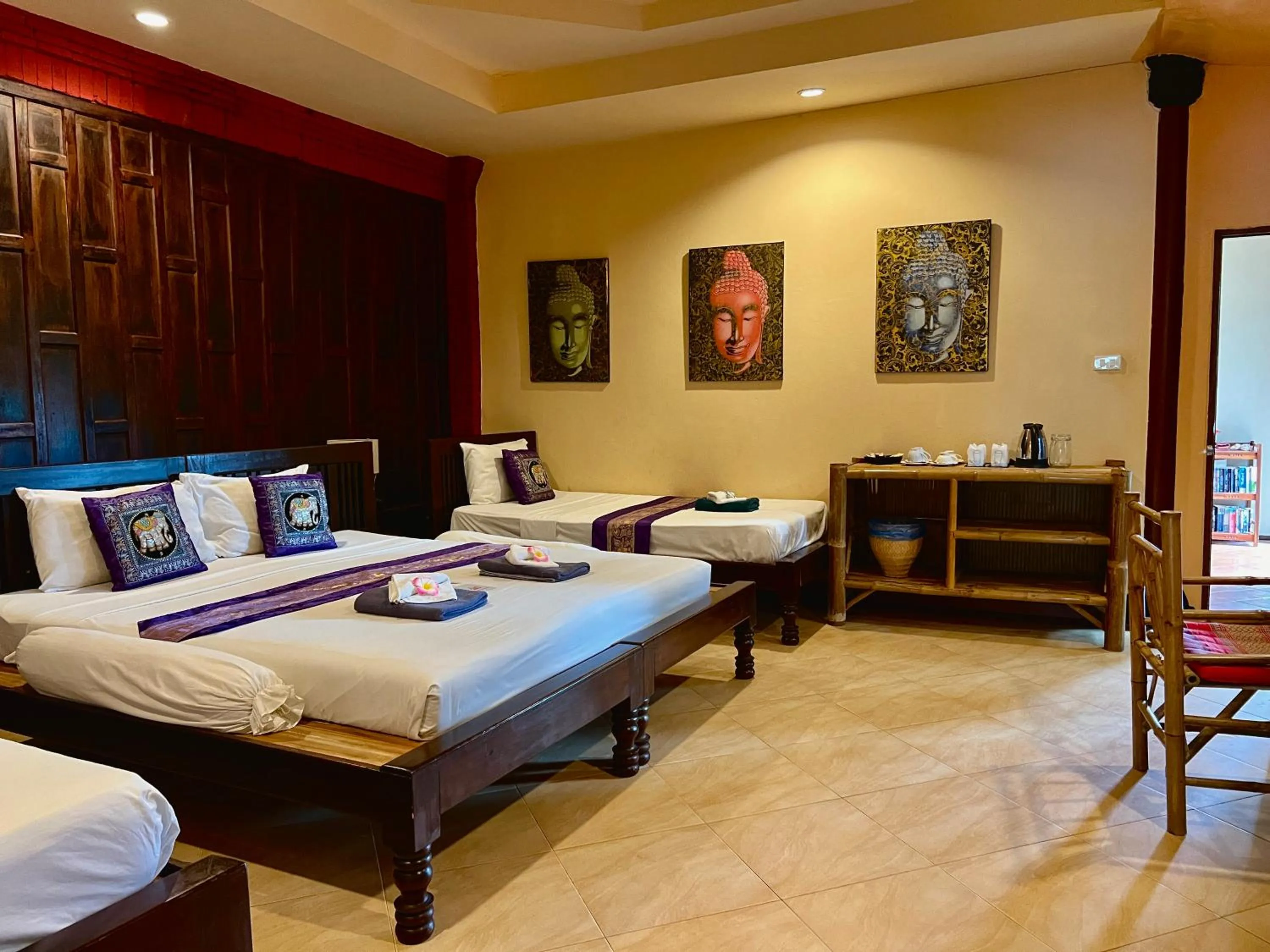 Bed in Baan Ton Rak Boutique Resort