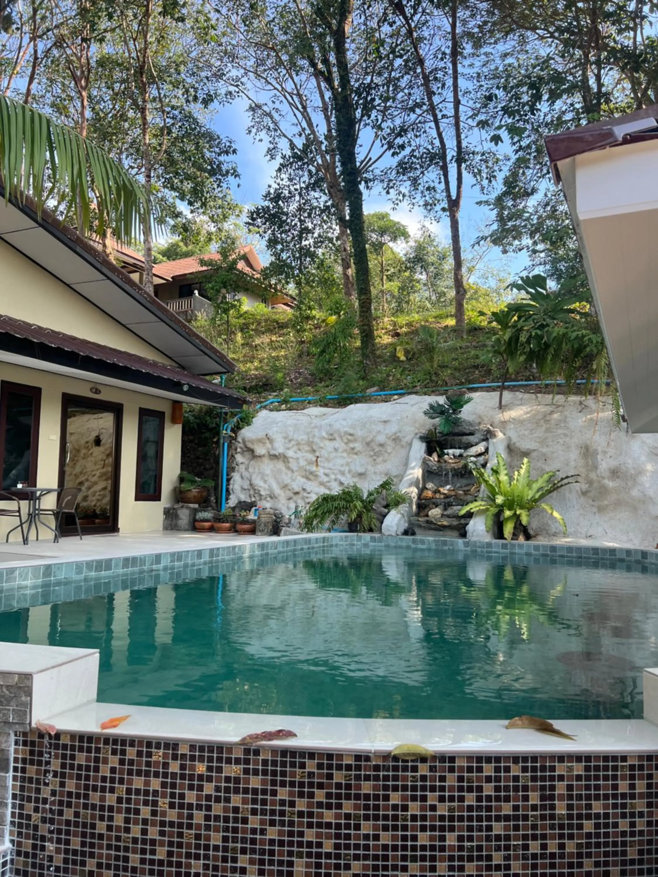 Swimming pool in Baan Ton Rak Boutique Resort