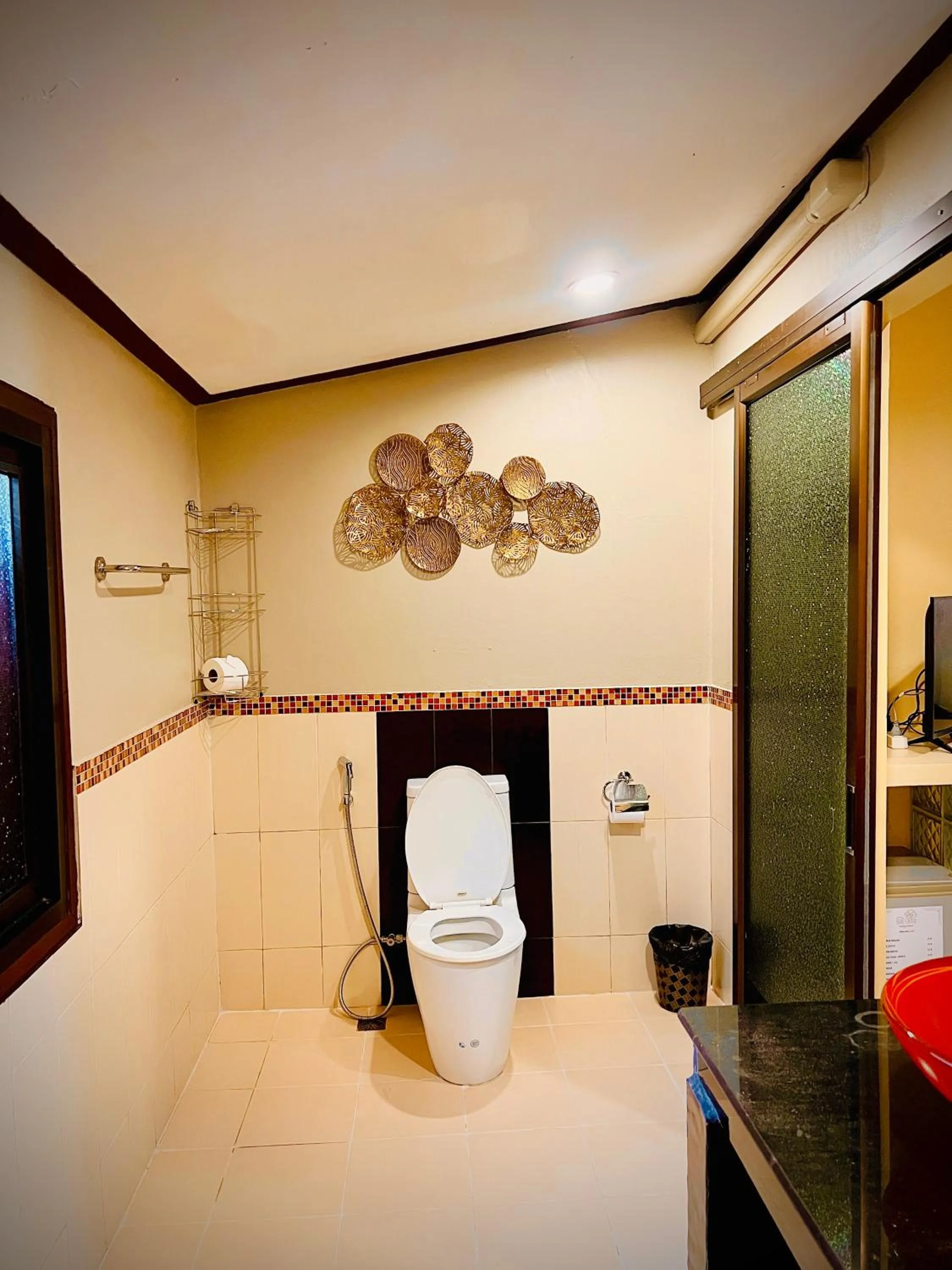 Toilet, Bed in Baan Ton Rak Boutique Resort