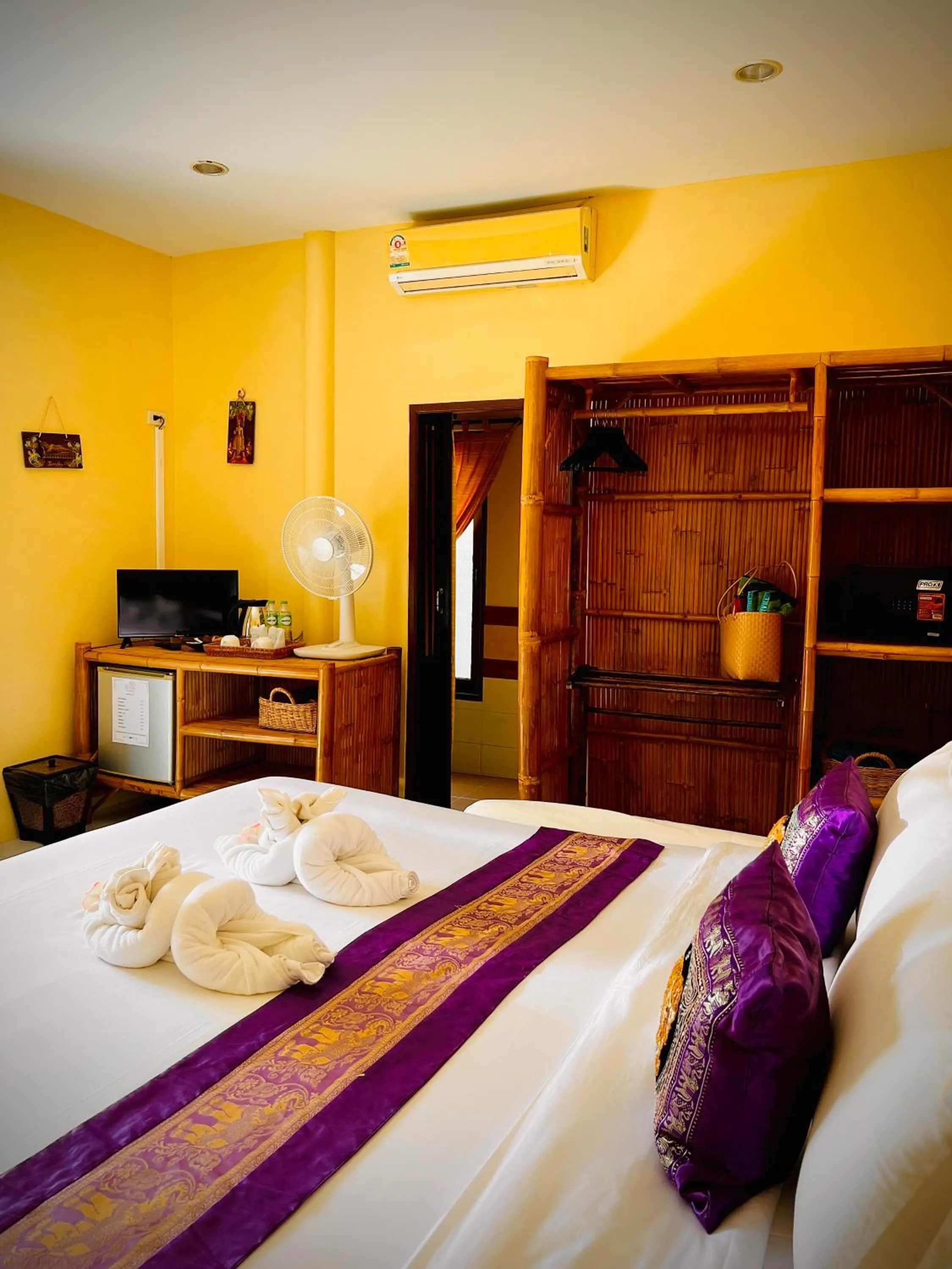 Bed in Baan Ton Rak Boutique Resort