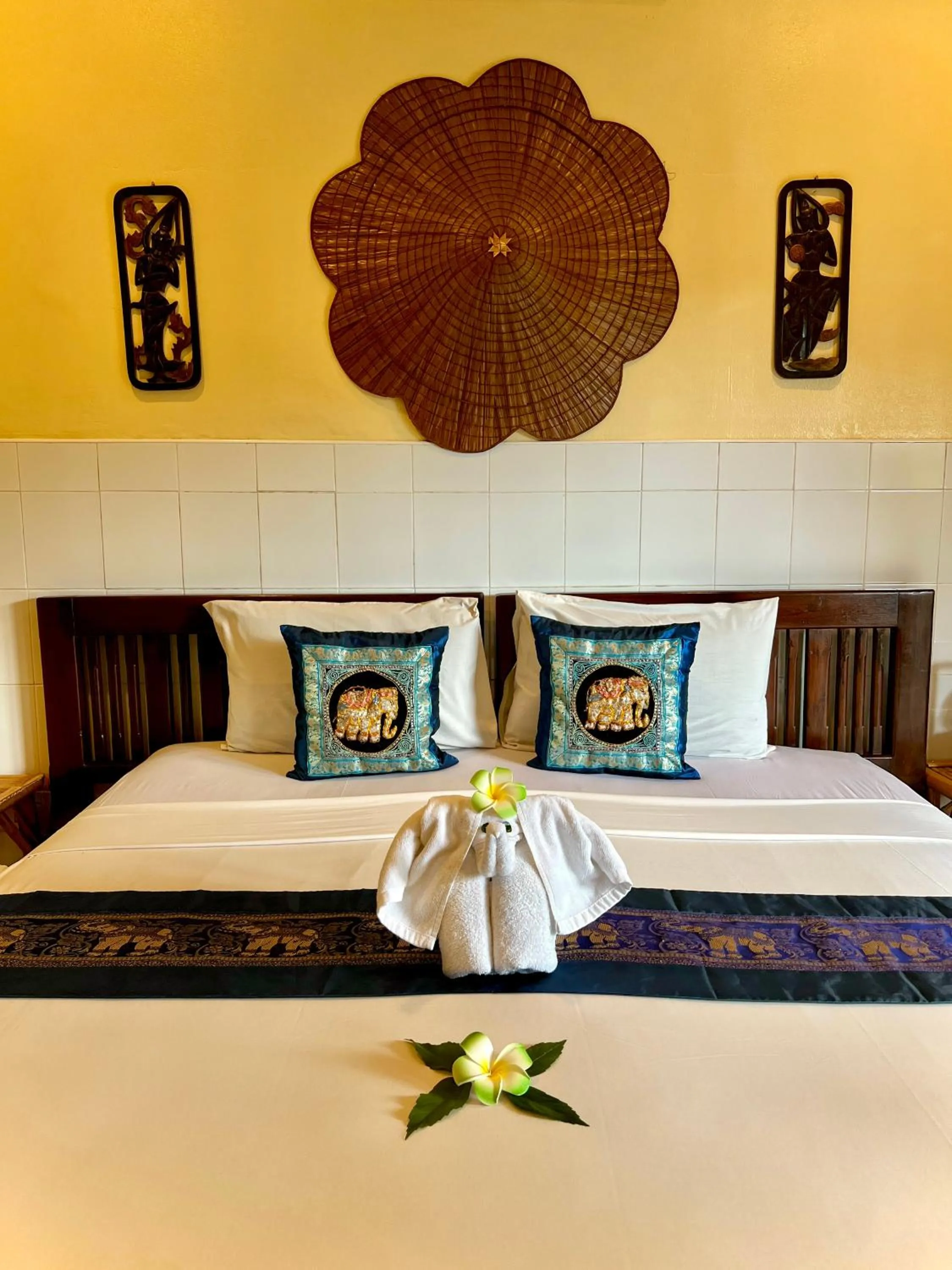 Bed in Baan Ton Rak Boutique Resort