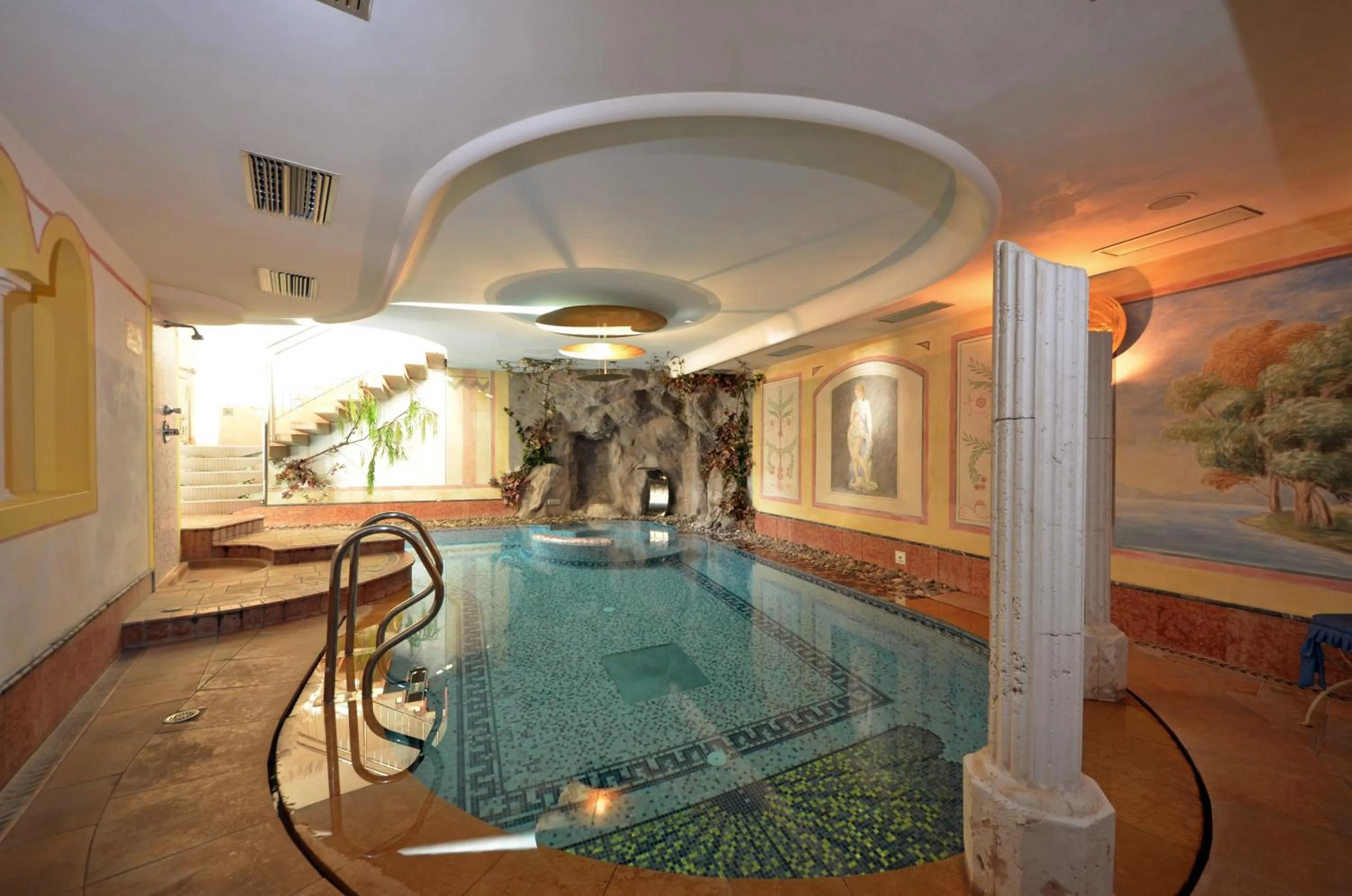 Swimming pool in Hotel La Soldanella