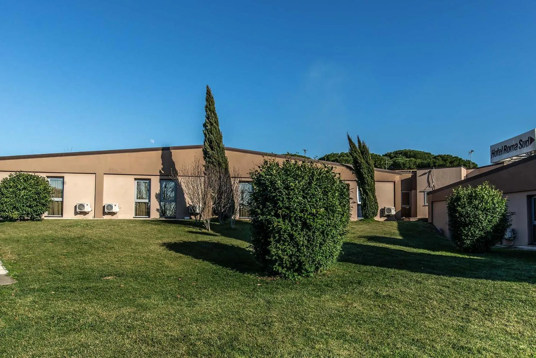 Property building in Hotel Roma Sud