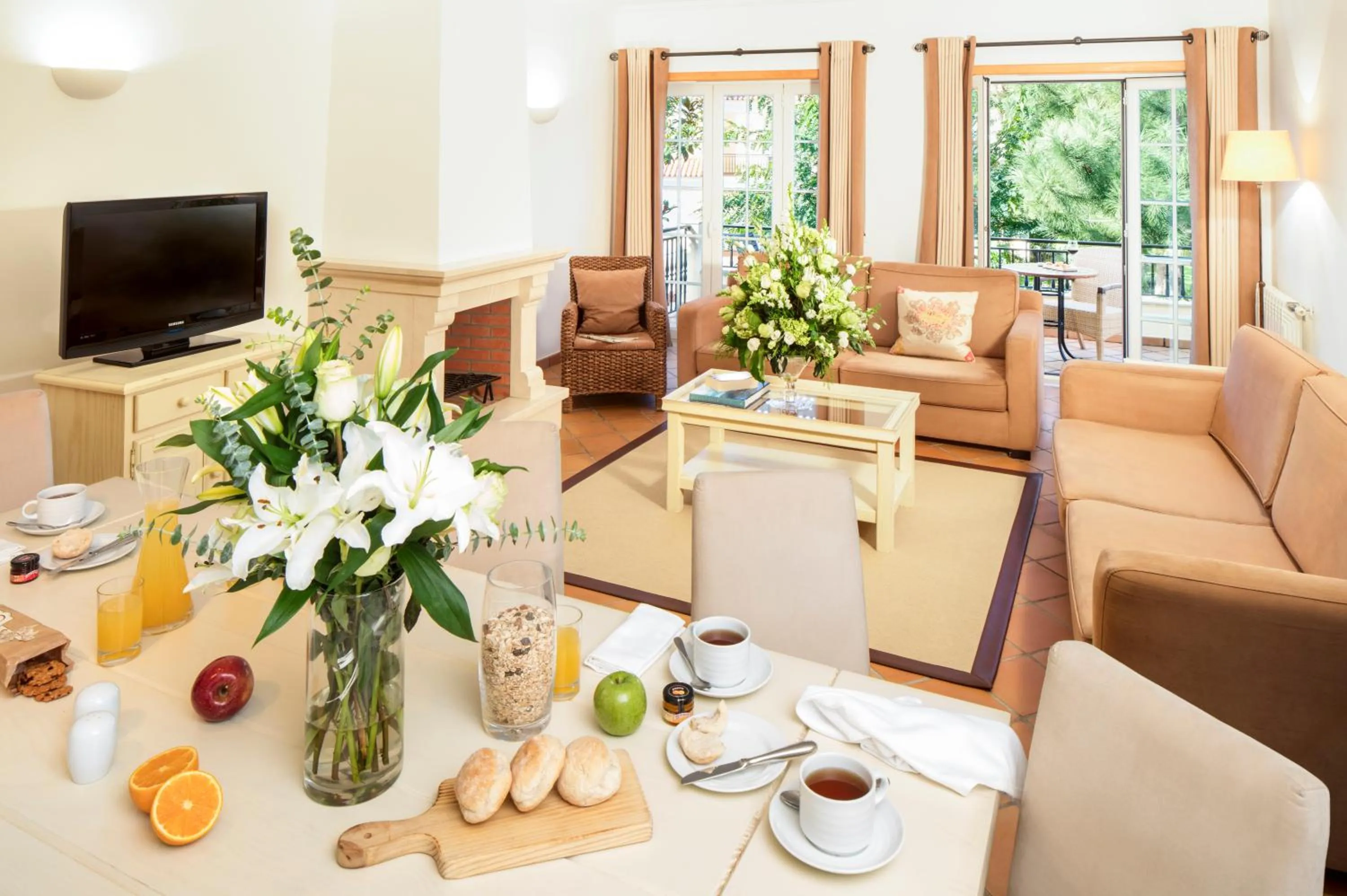 Living room in The Village – Praia D’El Rey Golf & Beach Resort