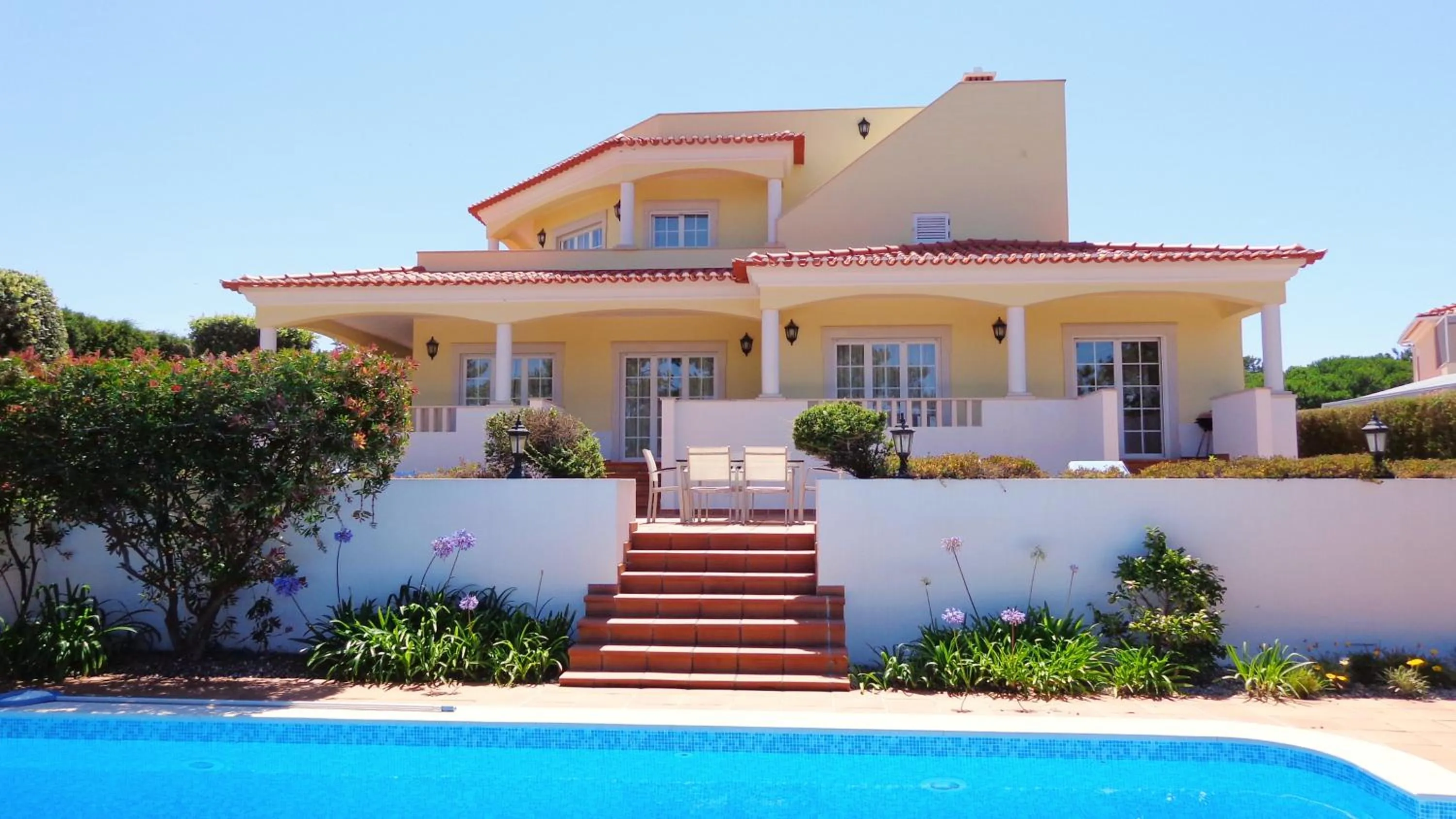 Swimming pool in The Village – Praia D’El Rey Golf & Beach Resort