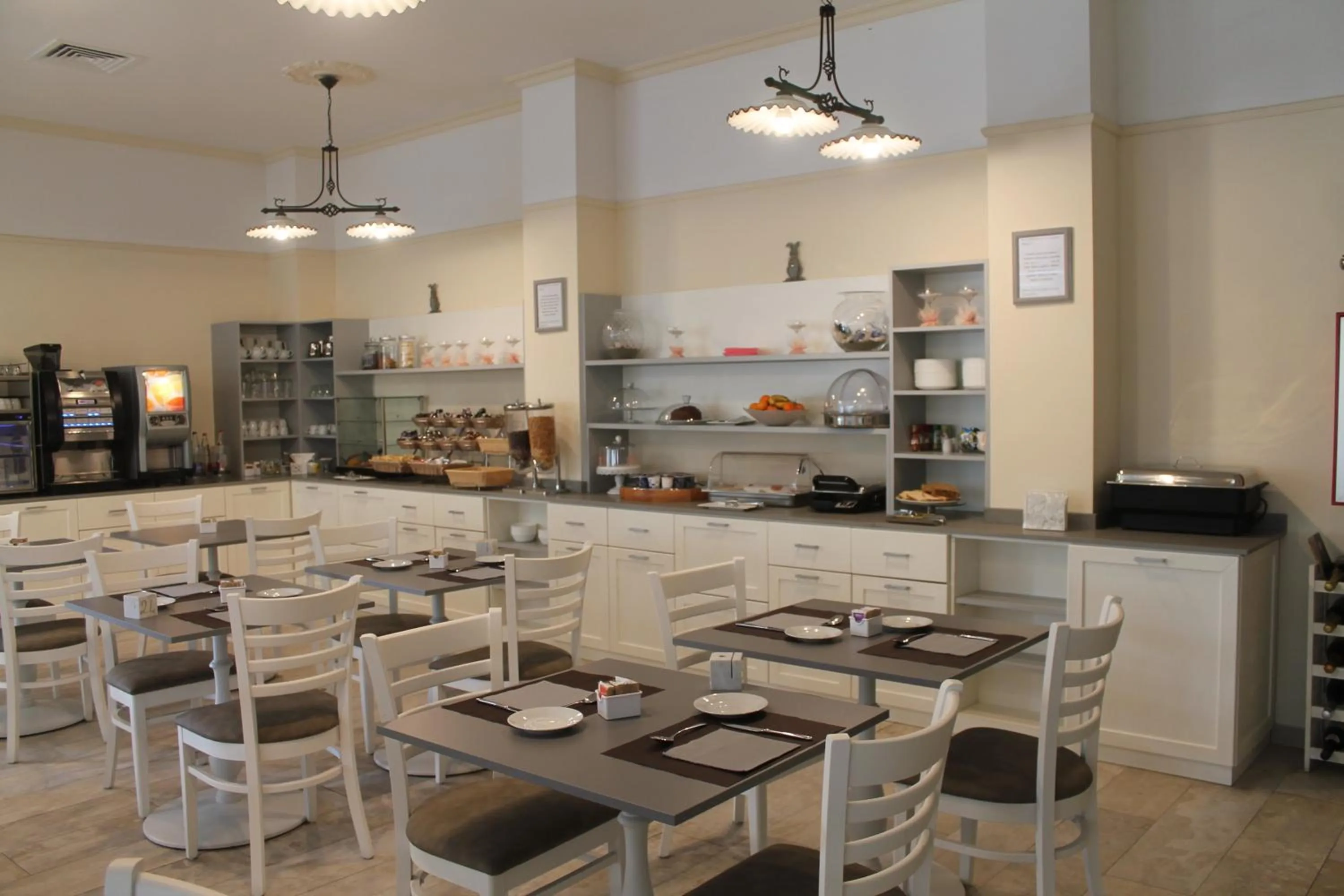 Restaurant/places to eat in Hotel Virginia