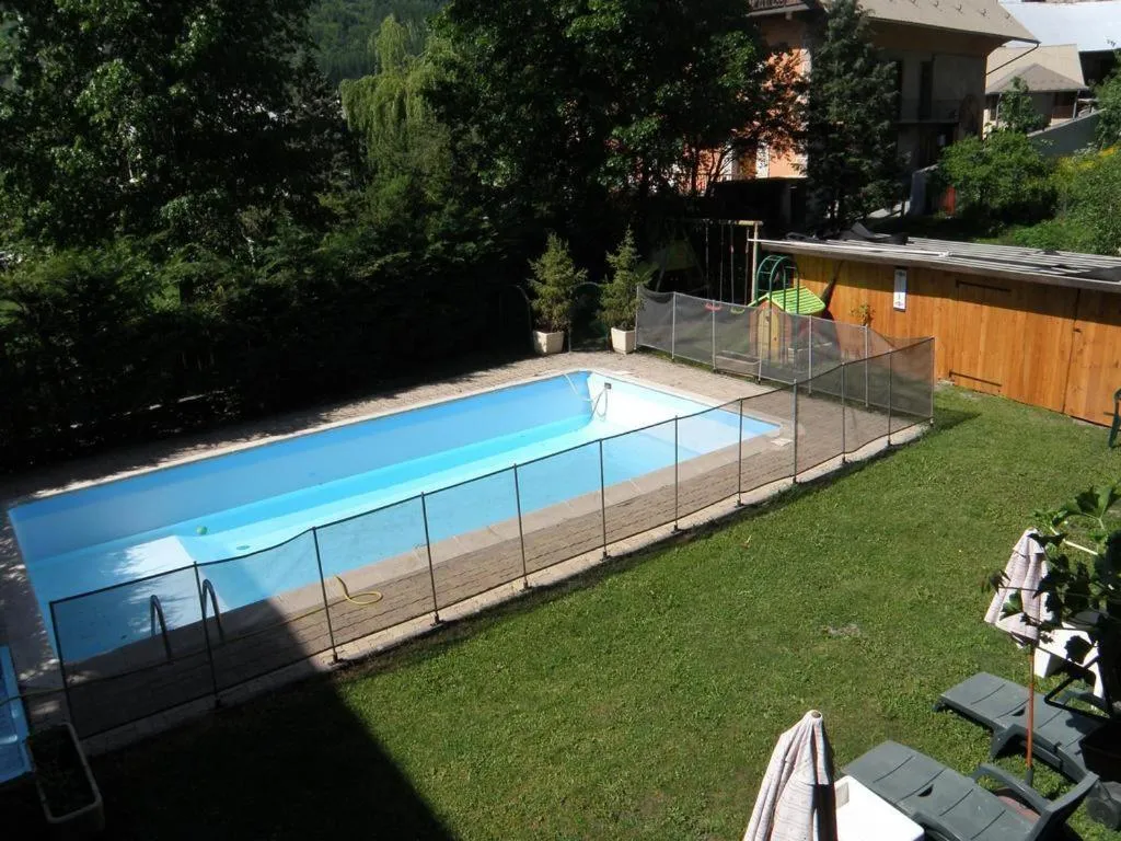 Pool view in Hôtel les Vallois