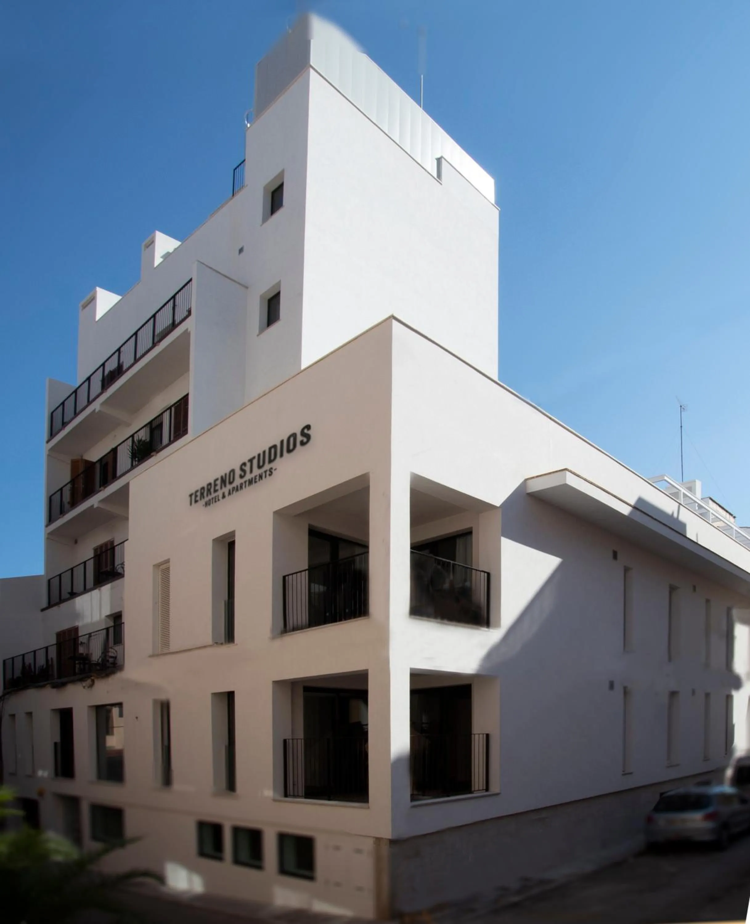 Facade/entrance in Terreno Suites