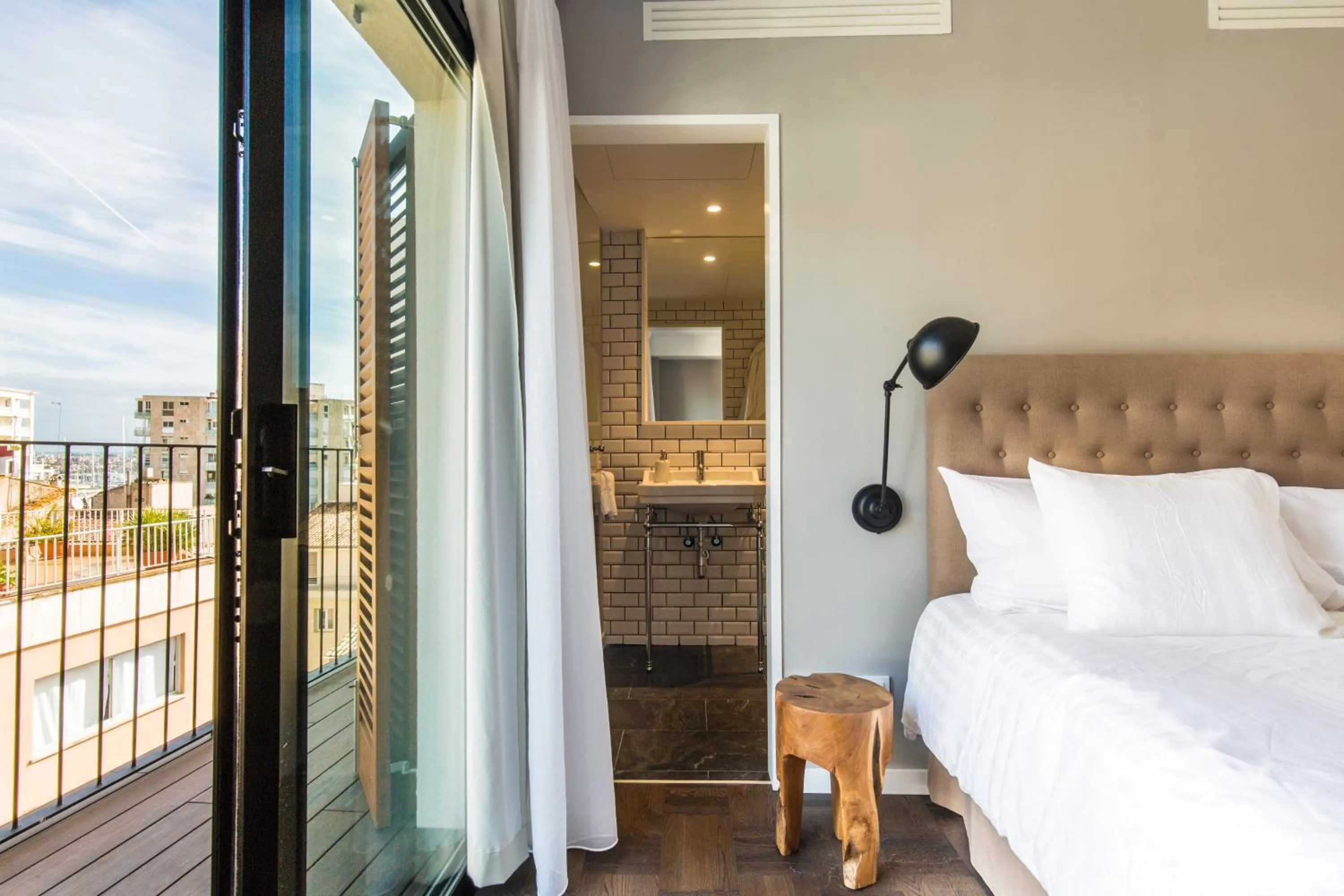 Bed in Terreno Suites