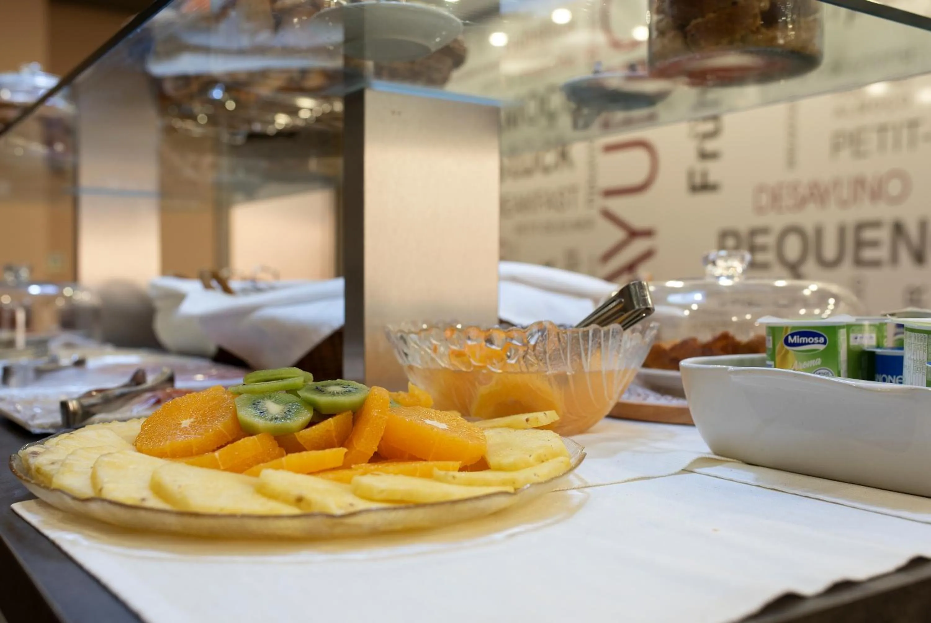 Buffet breakfast in Hotel Samasa Fundao