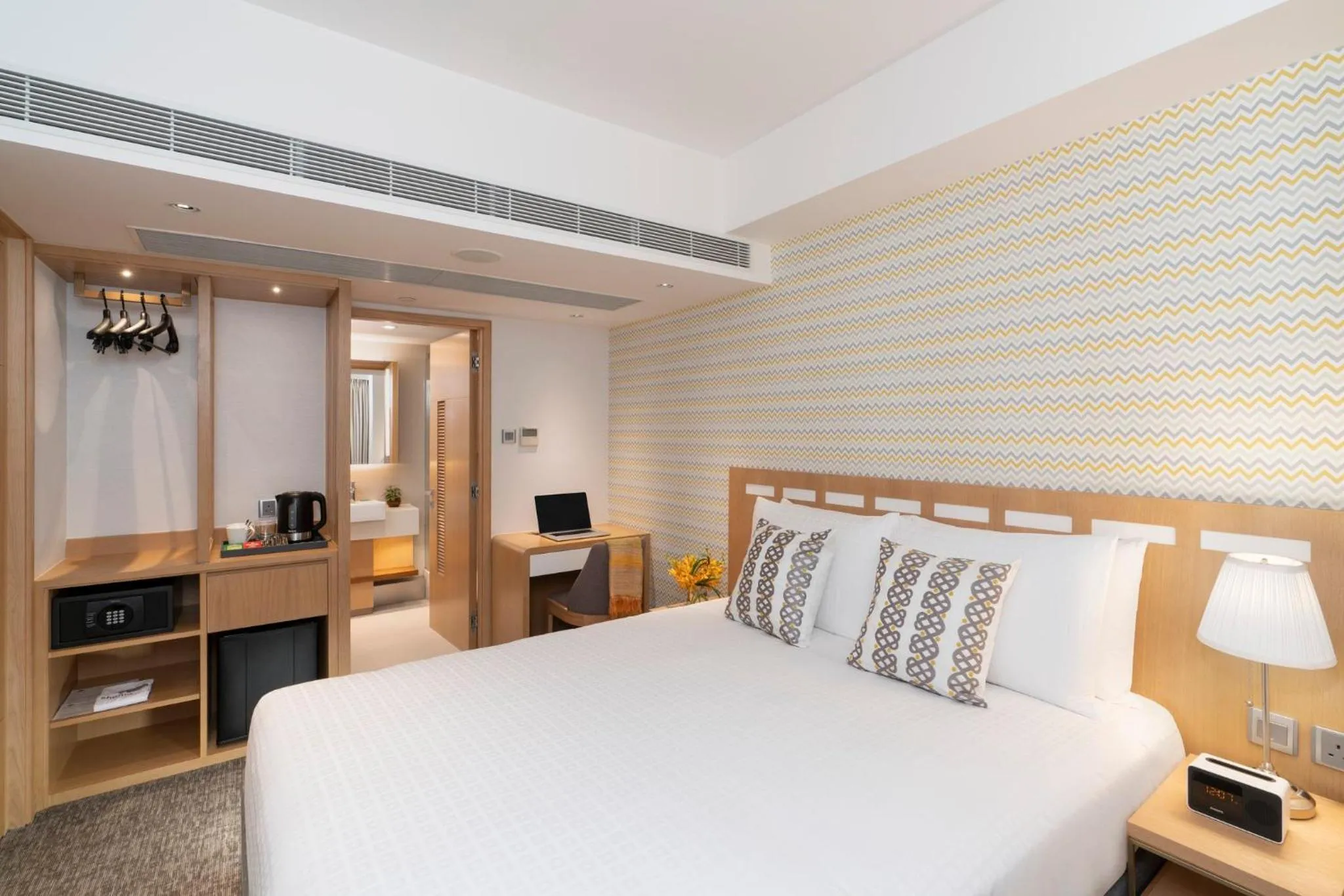 Photo of the whole room, Bed in Shama Island North