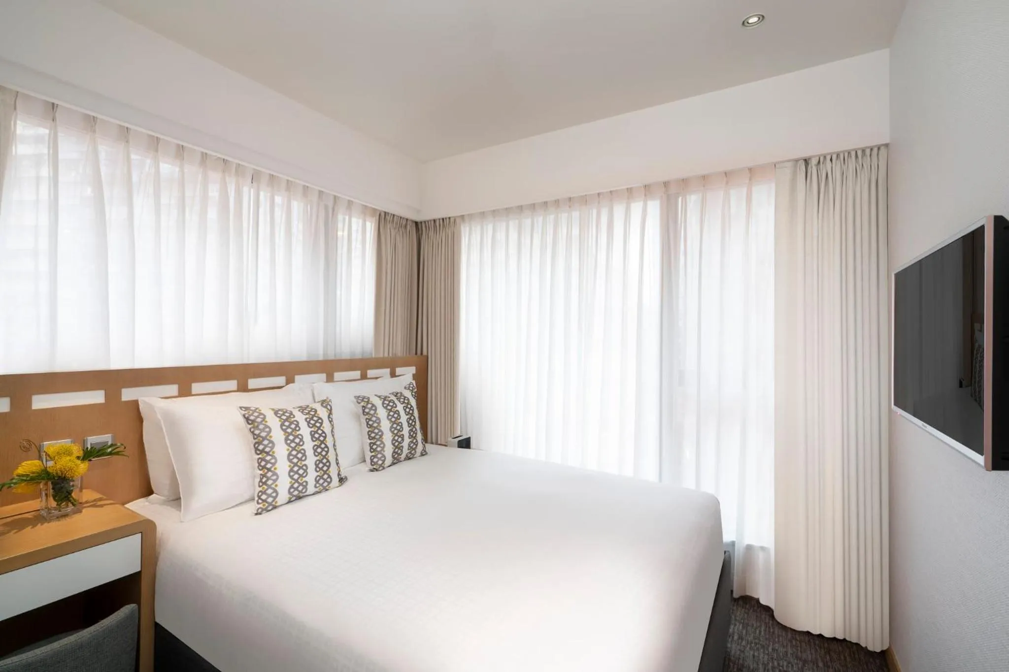 Photo of the whole room, Bed in Shama Island North