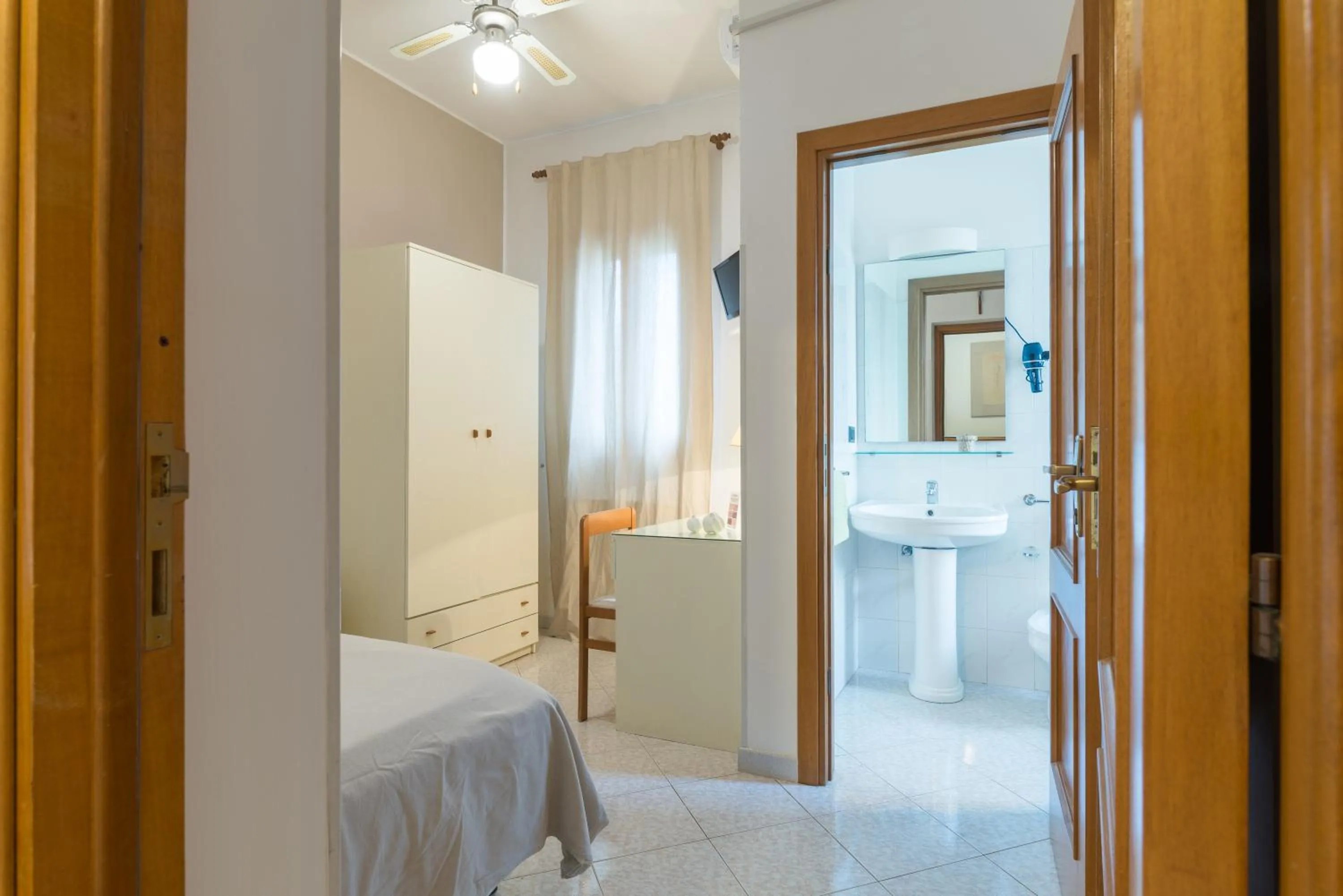 Bathroom, Bed in Piccolo Hotel Villa Rosa