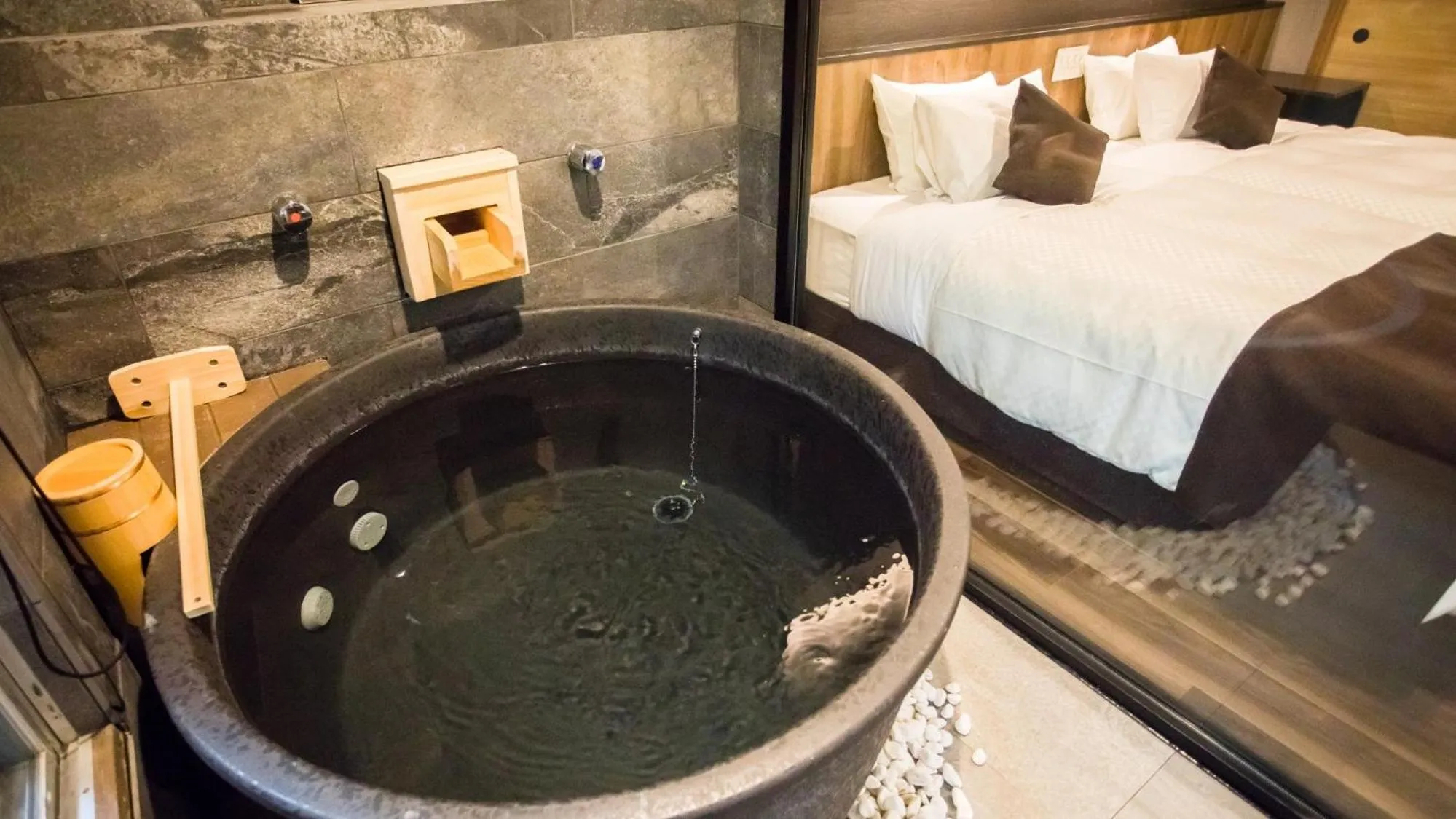 Hot Tub, Bed in LiVEMAX RESORT Hakone Ashinoko