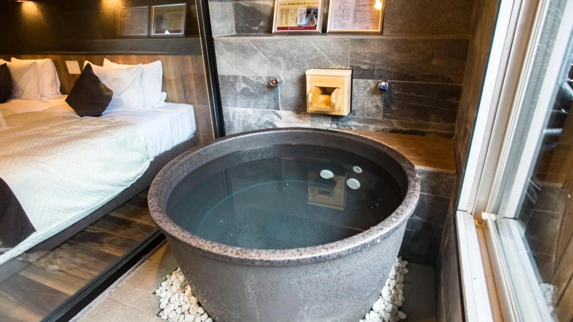 Hot Tub, Bed in LiVEMAX RESORT Hakone Ashinoko