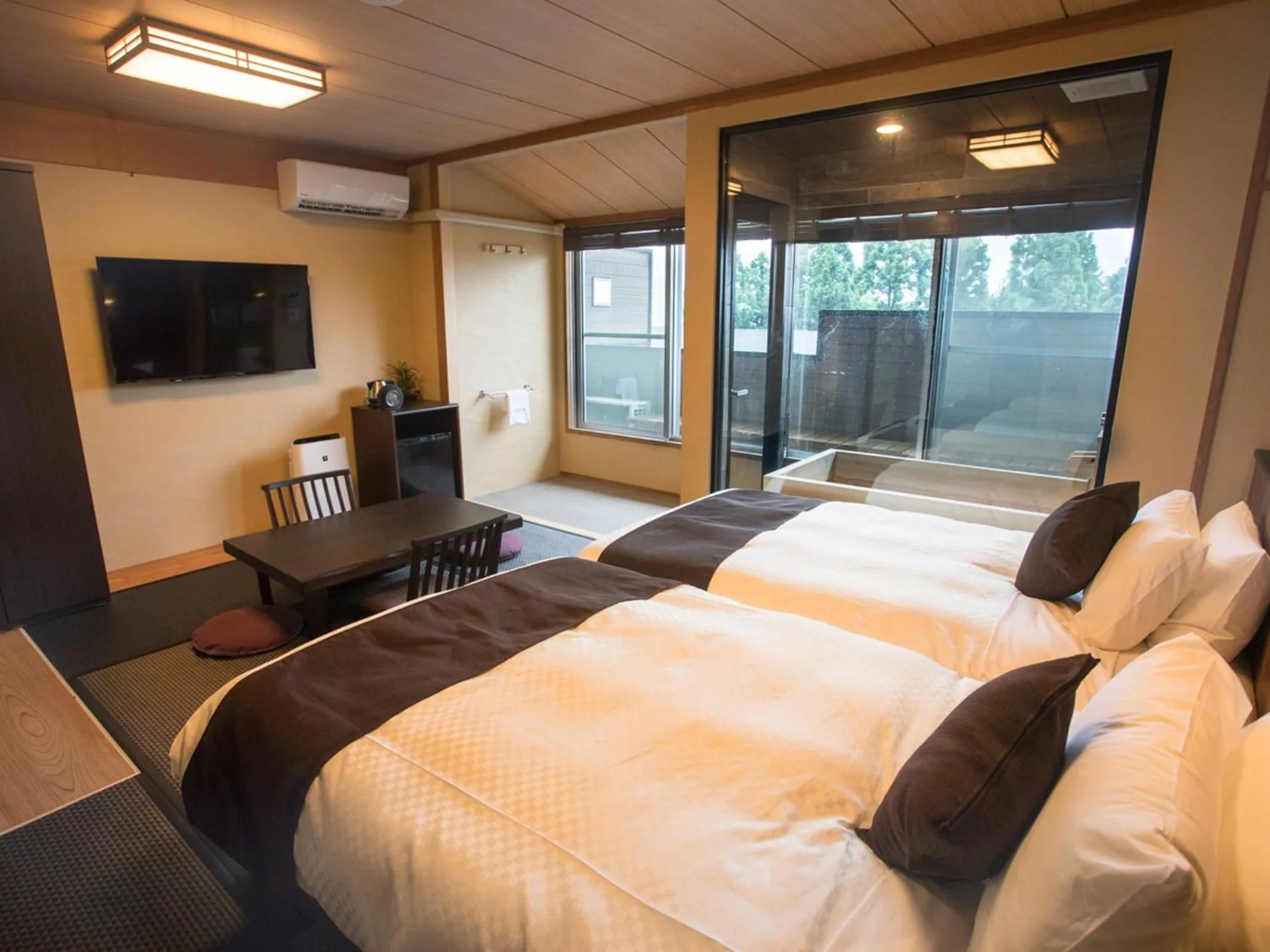 Photo of the whole room, Bed in LiVEMAX RESORT Hakone Ashinoko