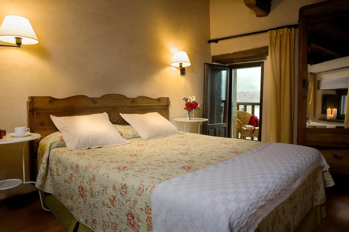 Photo of the whole room, Bed in Hotel Akerreta