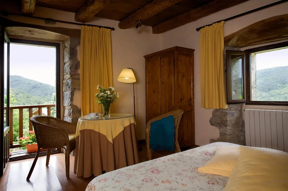 Photo of the whole room, Bed in Hotel Akerreta