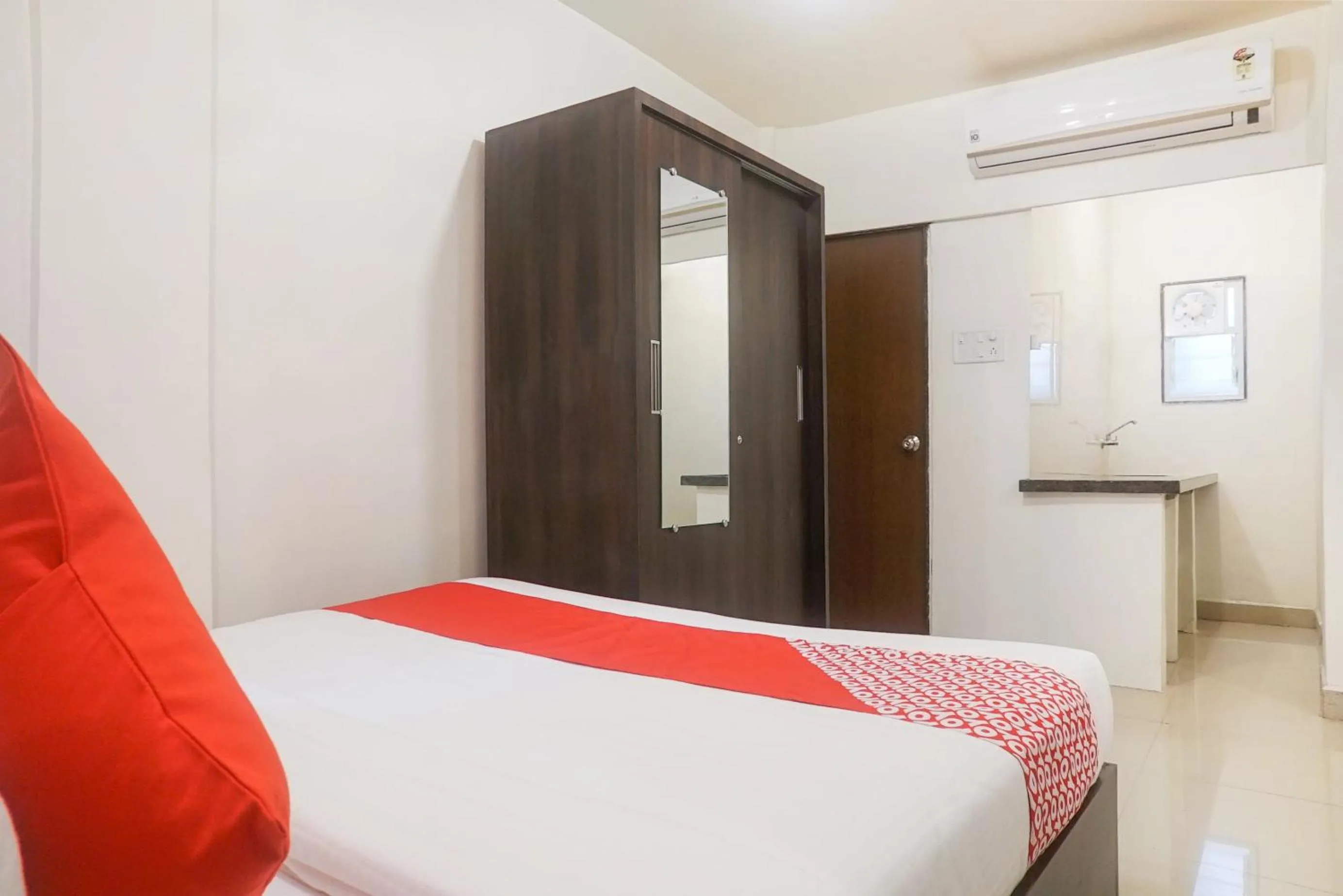 Bedroom, Bed in Super Hotel O River View Near Shaniwar Wada