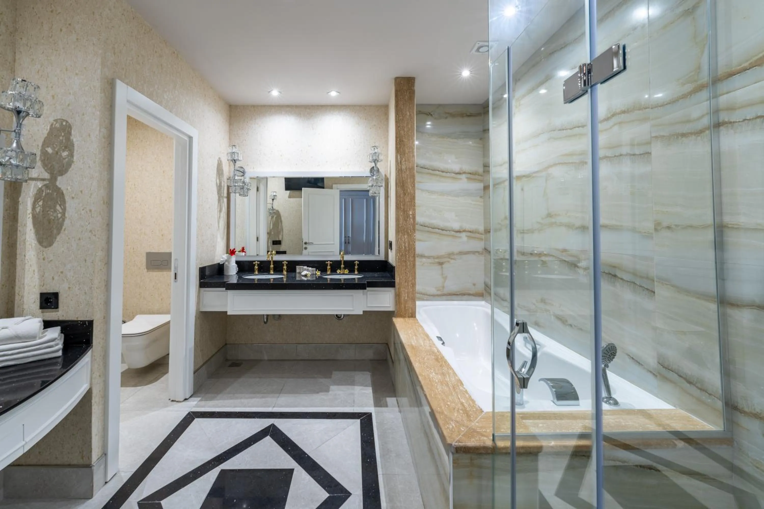 Bathroom in Orange County Alanya