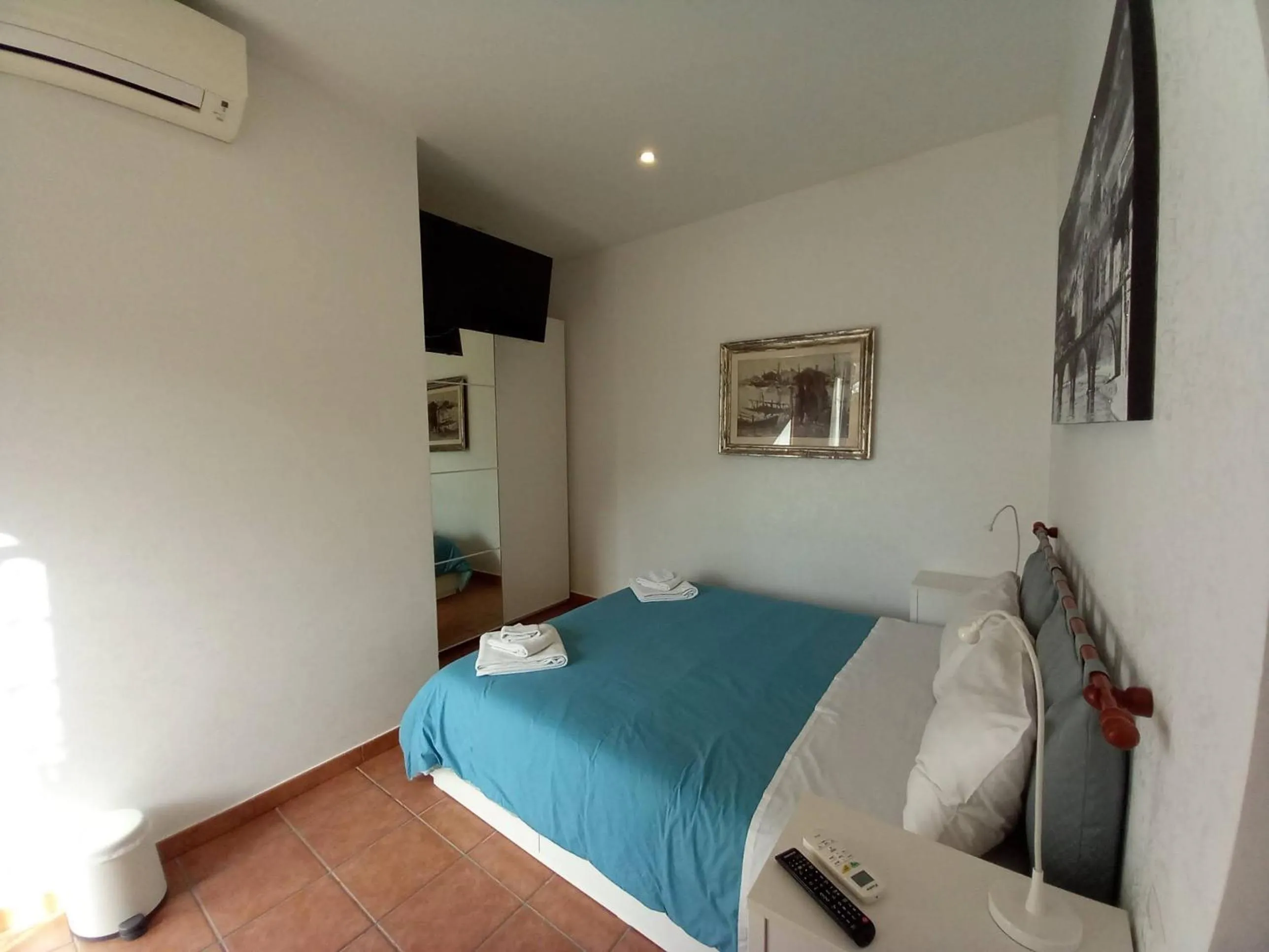Bedroom, Bed in L'Oasi al Pigneto - Guest house