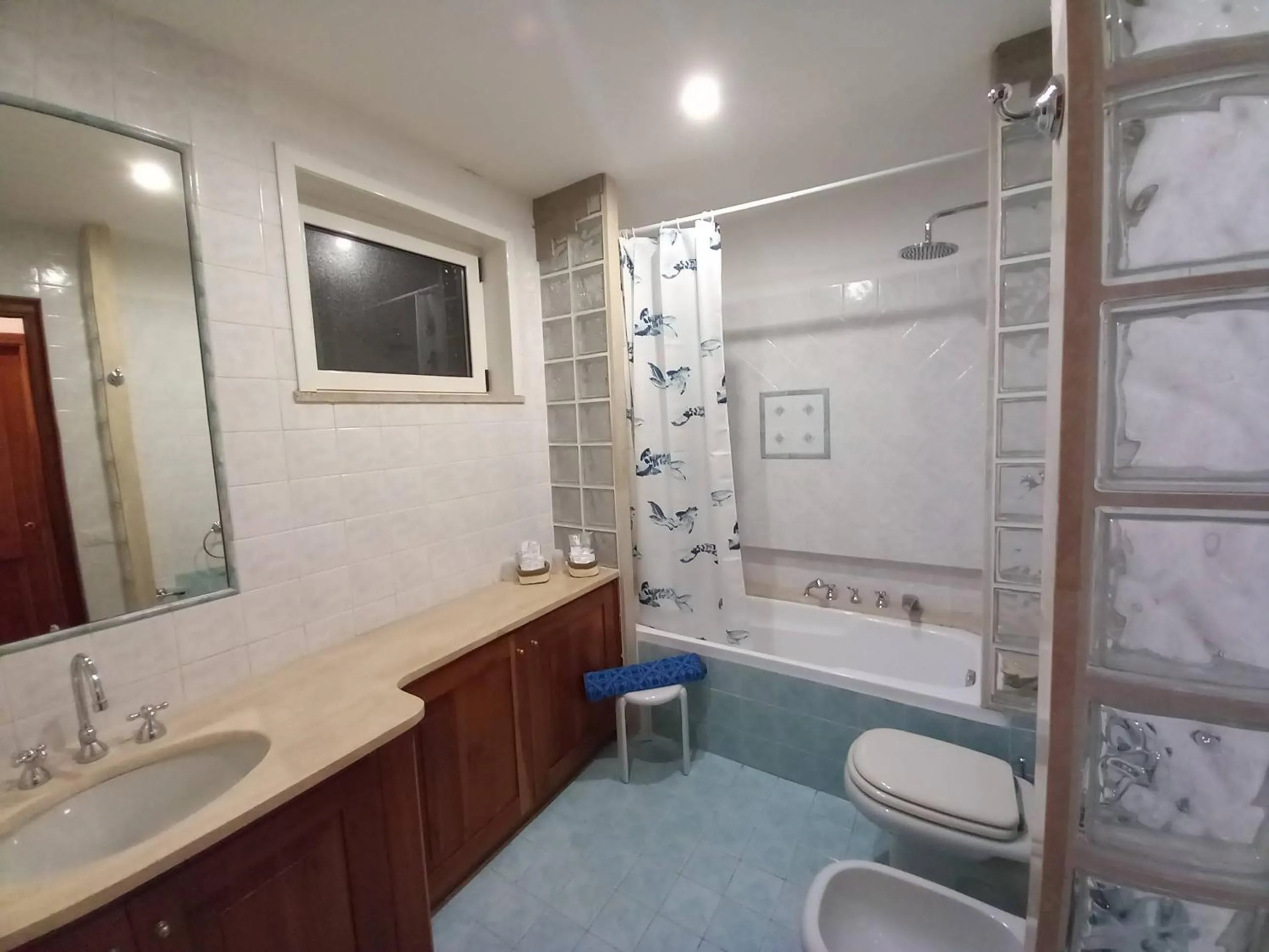 Bathroom in L'Oasi al Pigneto - Guest house