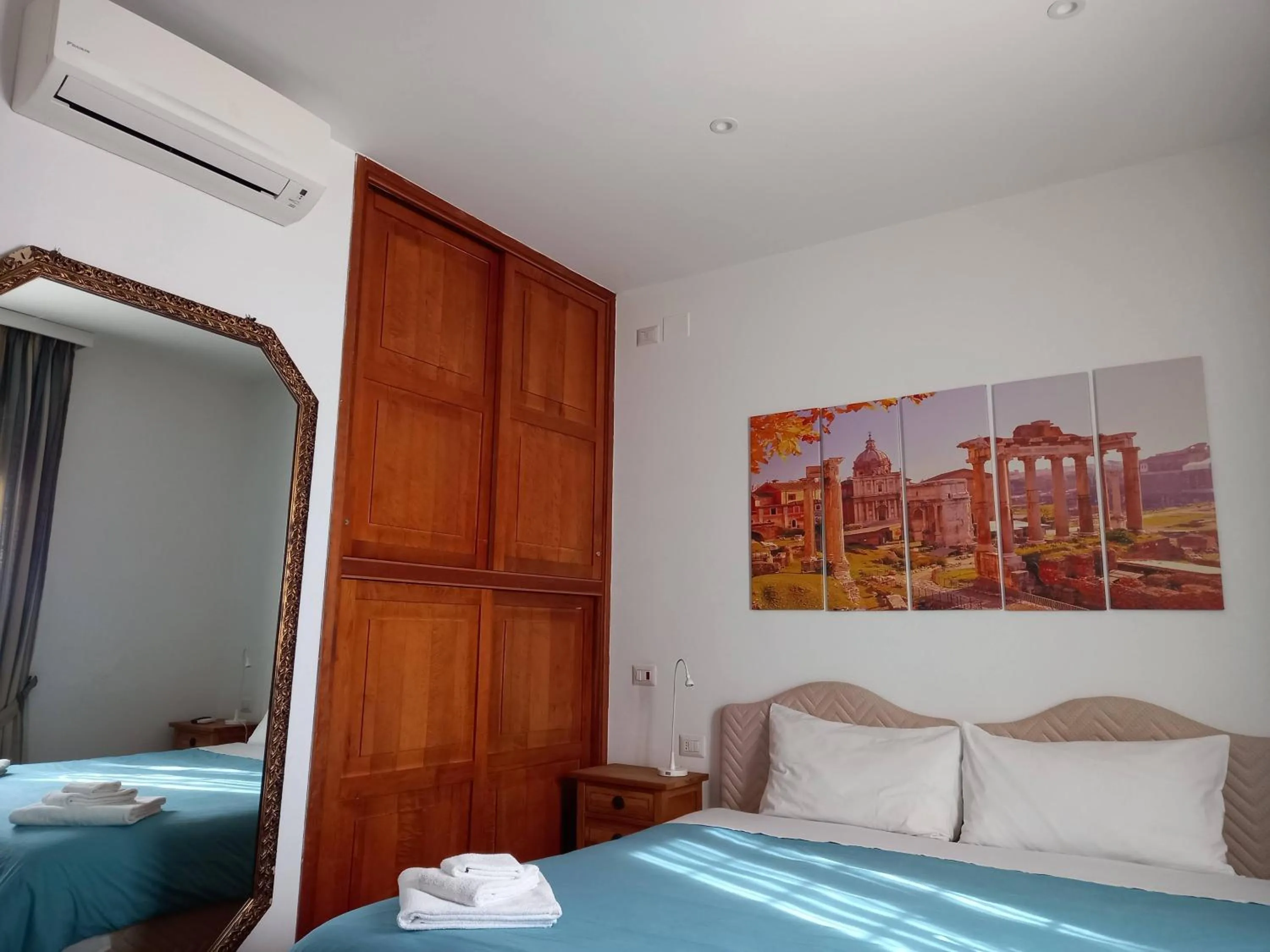 Bedroom, Bed in L'Oasi al Pigneto - Guest house