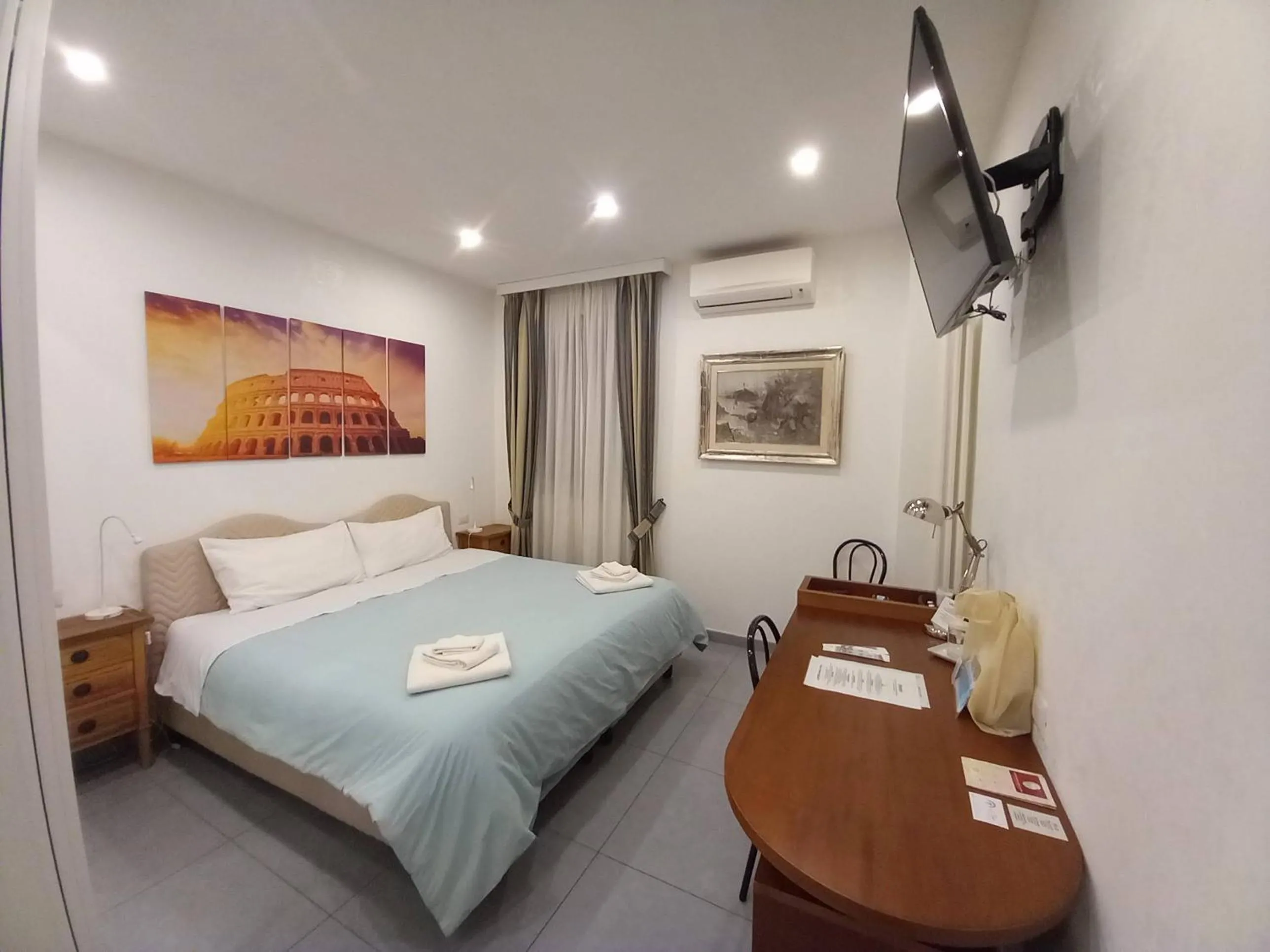 Bedroom, Bed in L'Oasi al Pigneto - Guest house