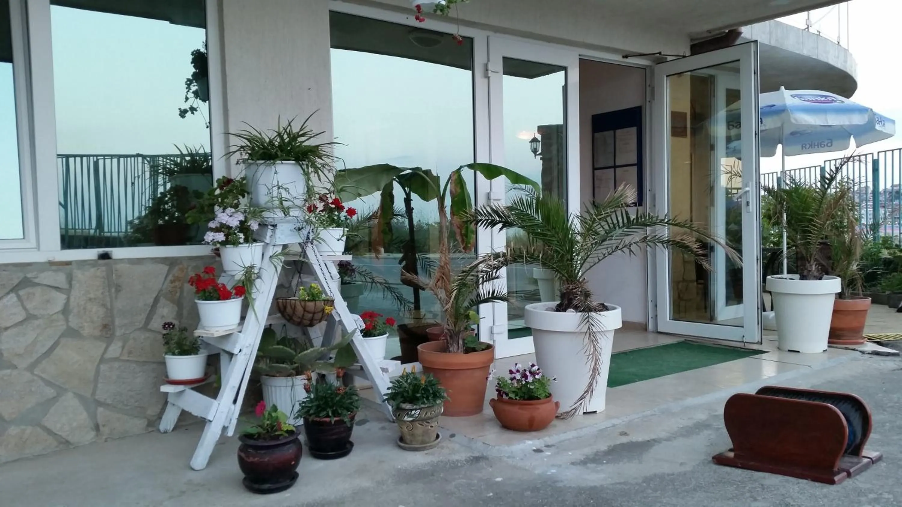 Facade/entrance in Hotel Lozite