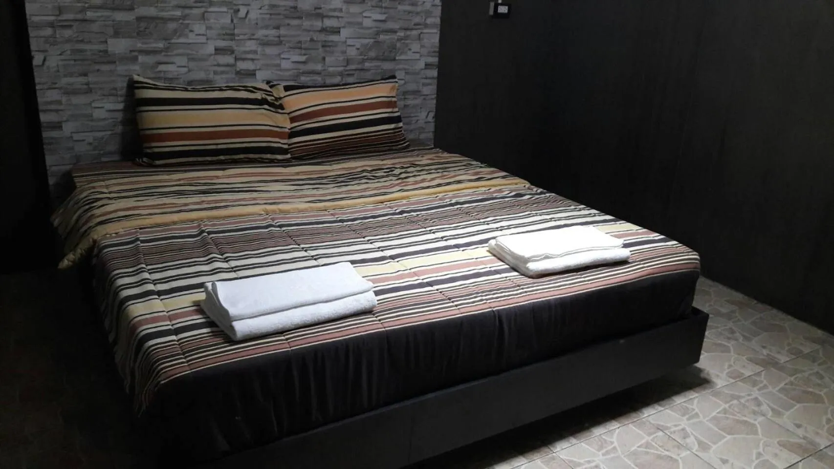 Photo of the whole room, Bed in E2S Place