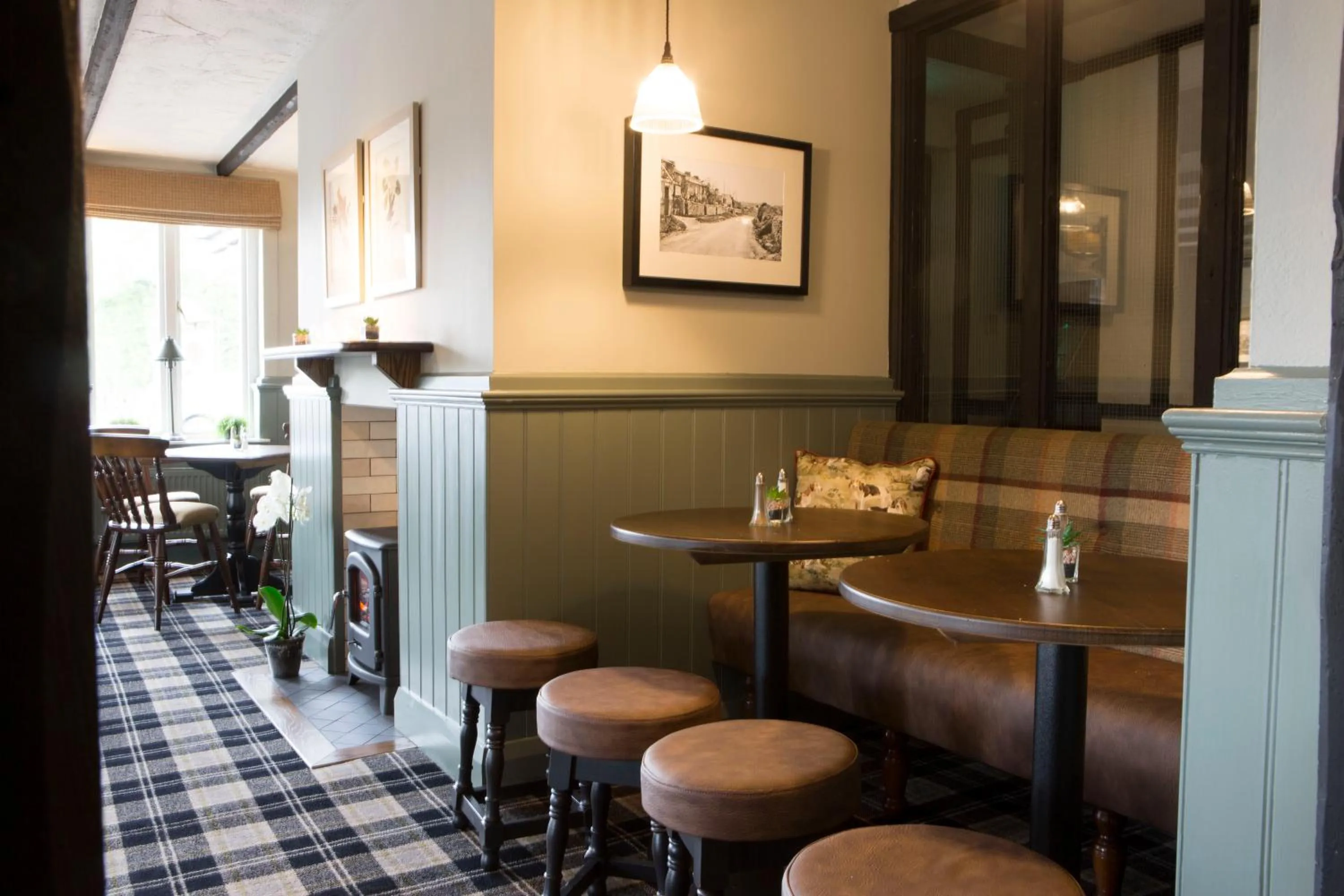 Lounge or bar in Gilpin Bridge Inn