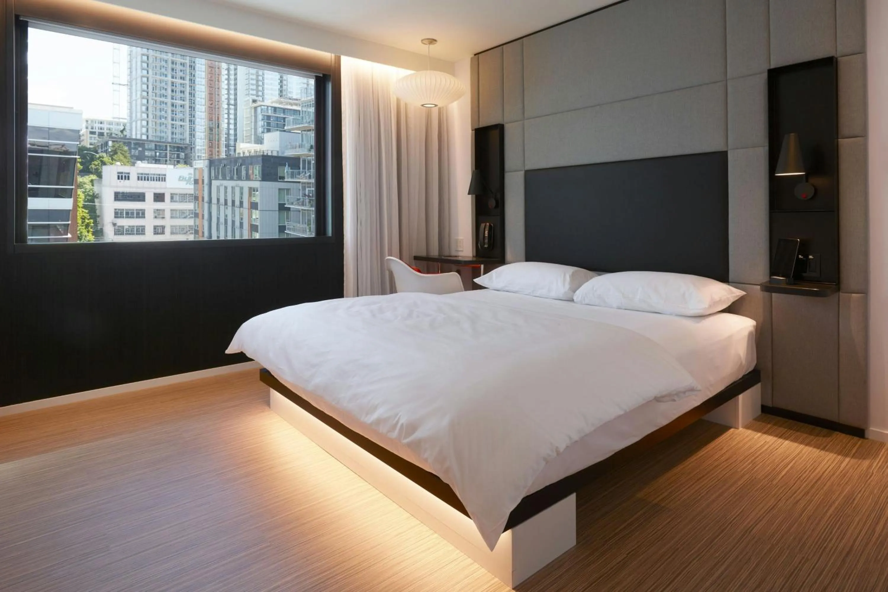 Bedroom, Bed in citizenM Seattle South Lake