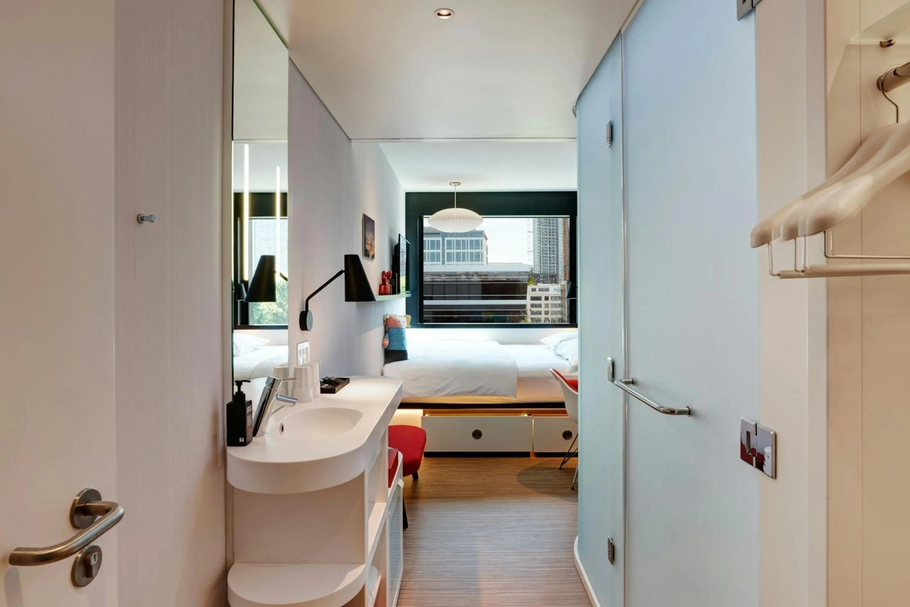 Bedroom, Bed in citizenM Seattle South Lake