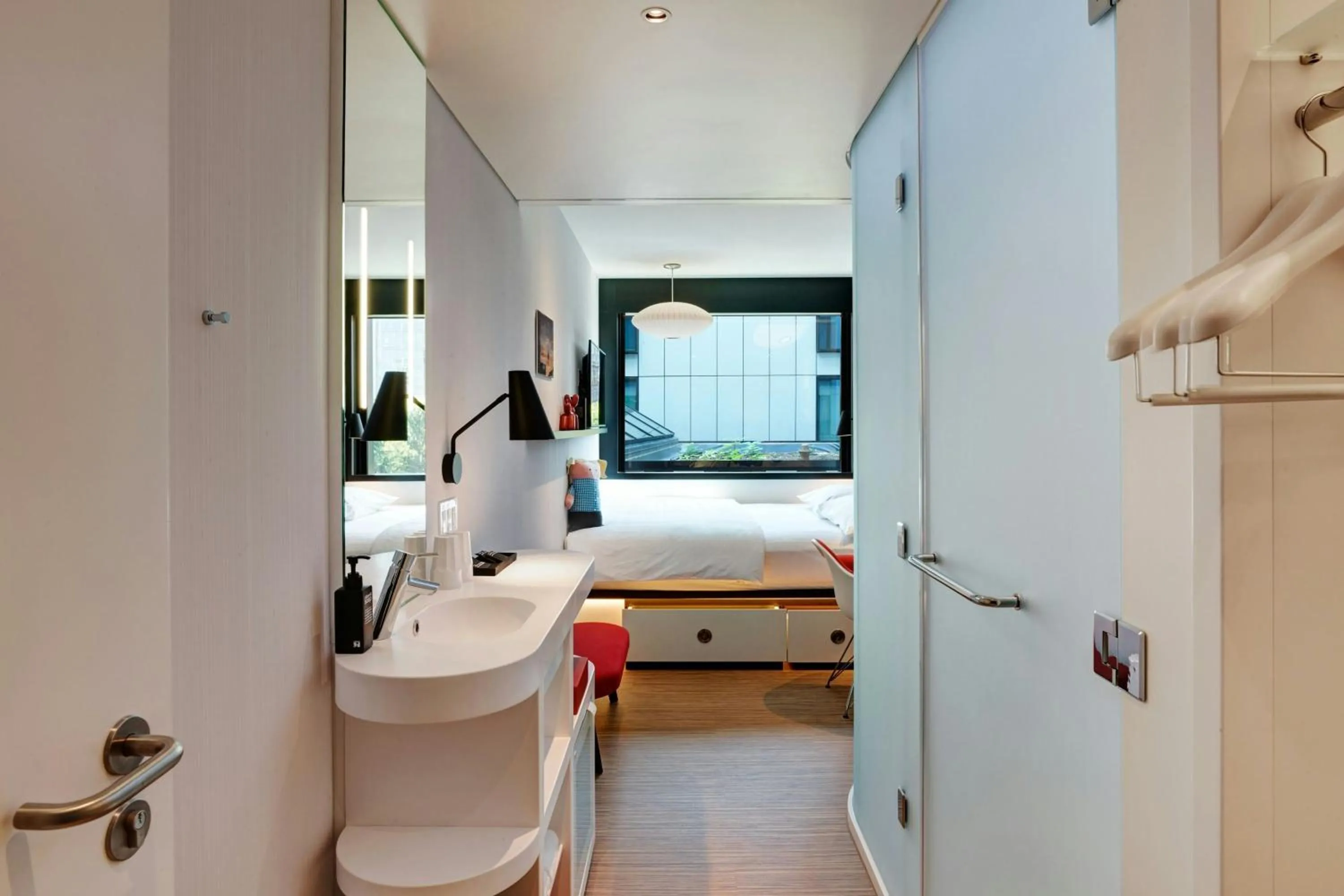 Bedroom, Bed in citizenM Seattle South Lake