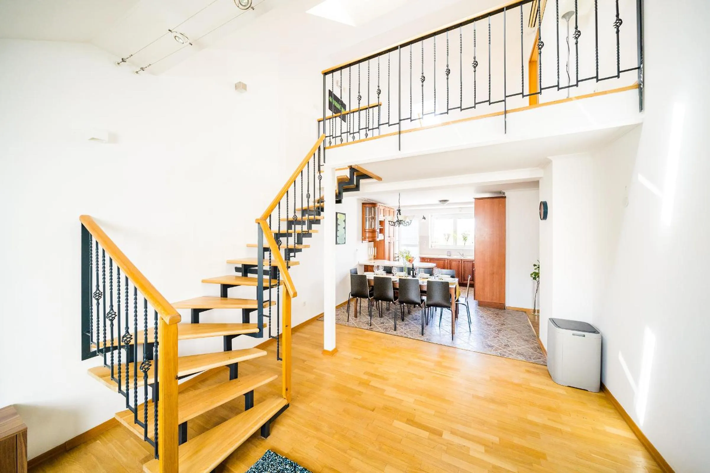 HOME ALONE 5BR+3BATH Penthouse in center of Prague