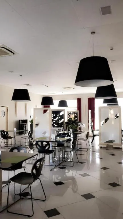 Lounge or bar in Restauracja 32 Motel