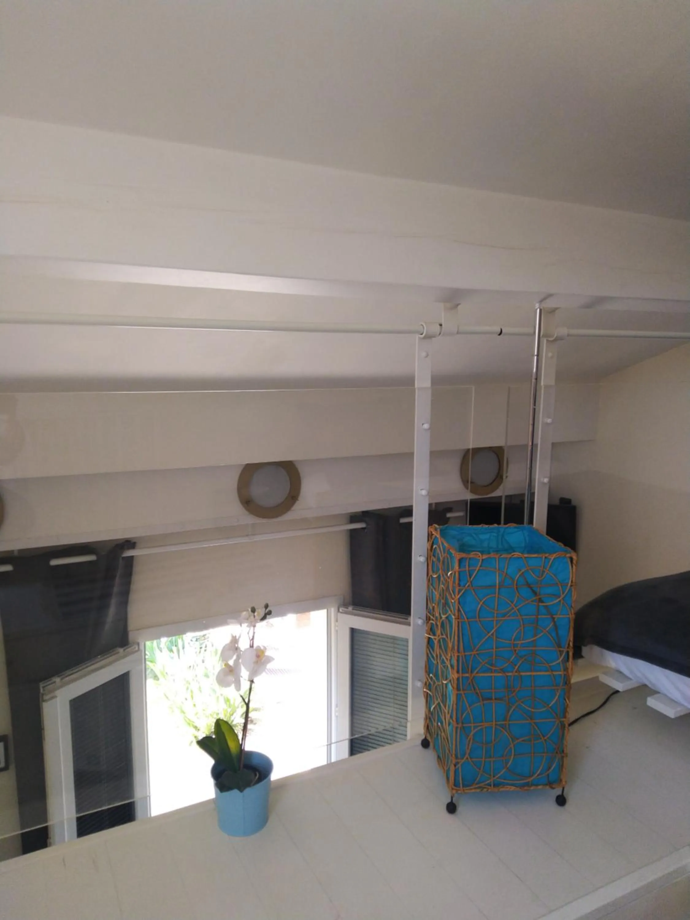 Decorative detail in L'ISLE DE FRANCE