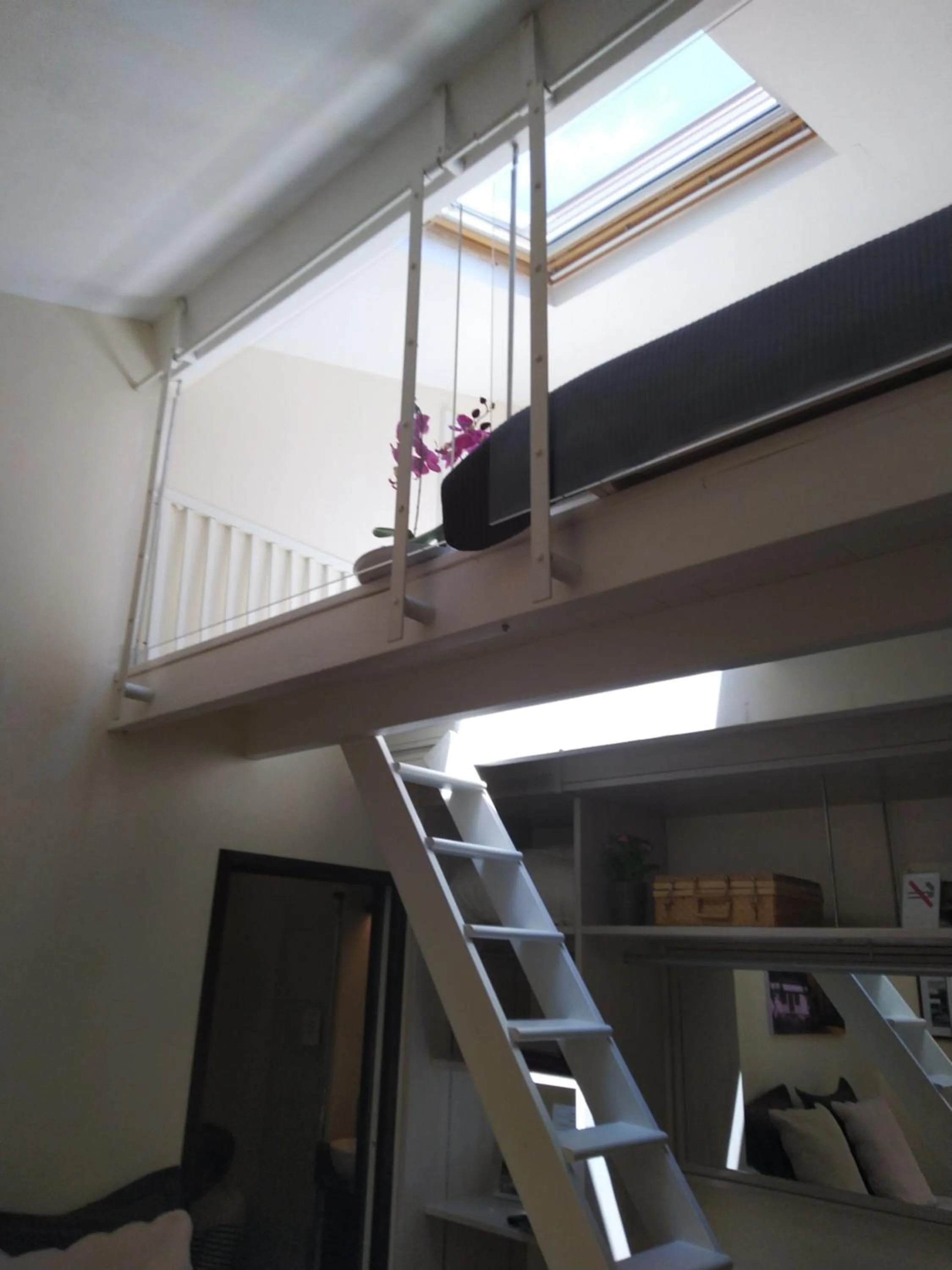 Bed in L'ISLE DE FRANCE