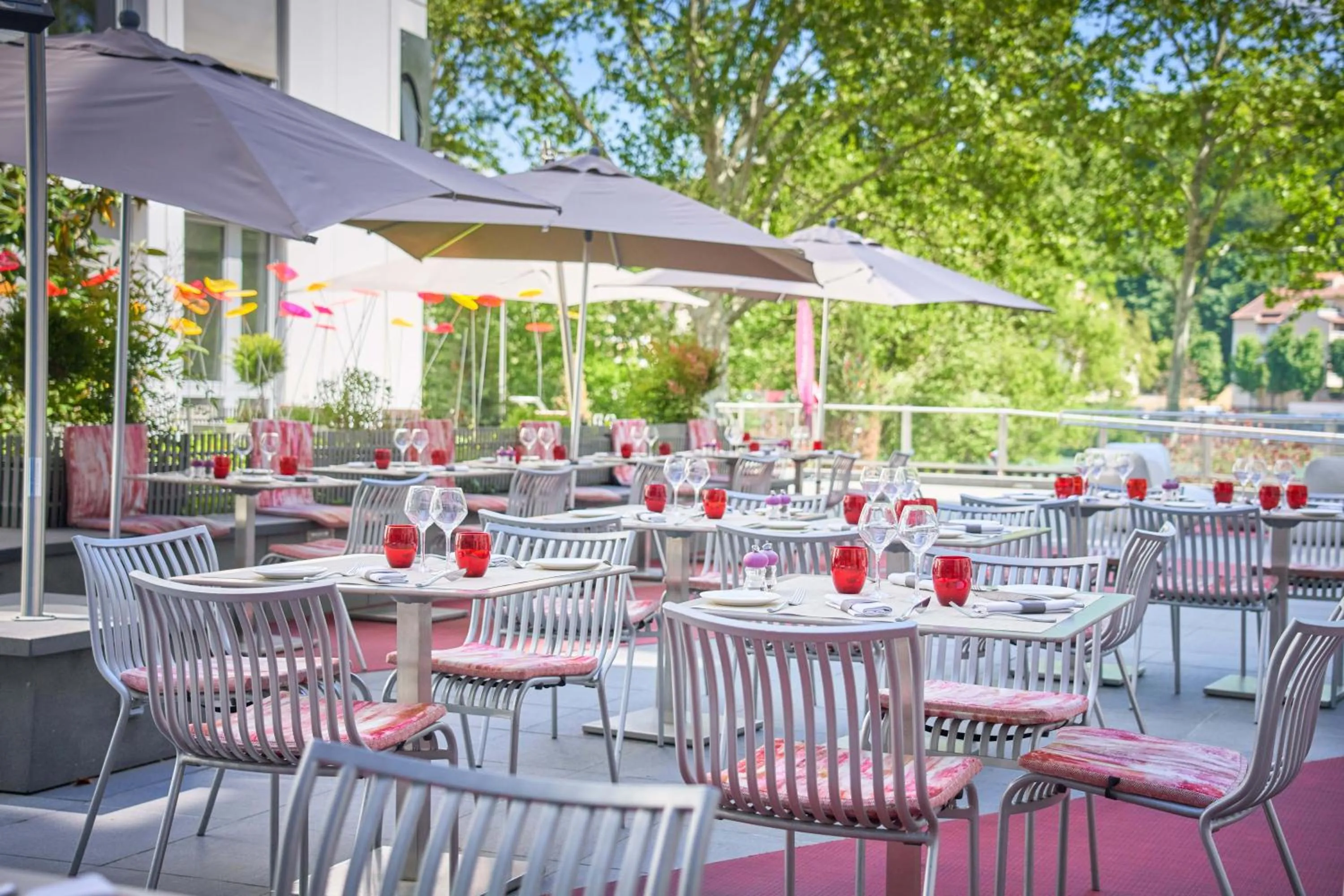 Patio in Spark by Hilton Lyon Ouest