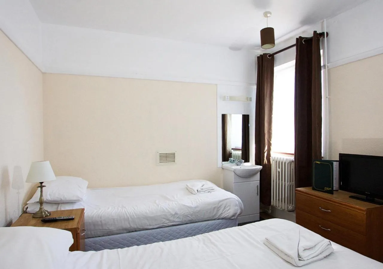 Bedroom, Bed in Bird In Hand